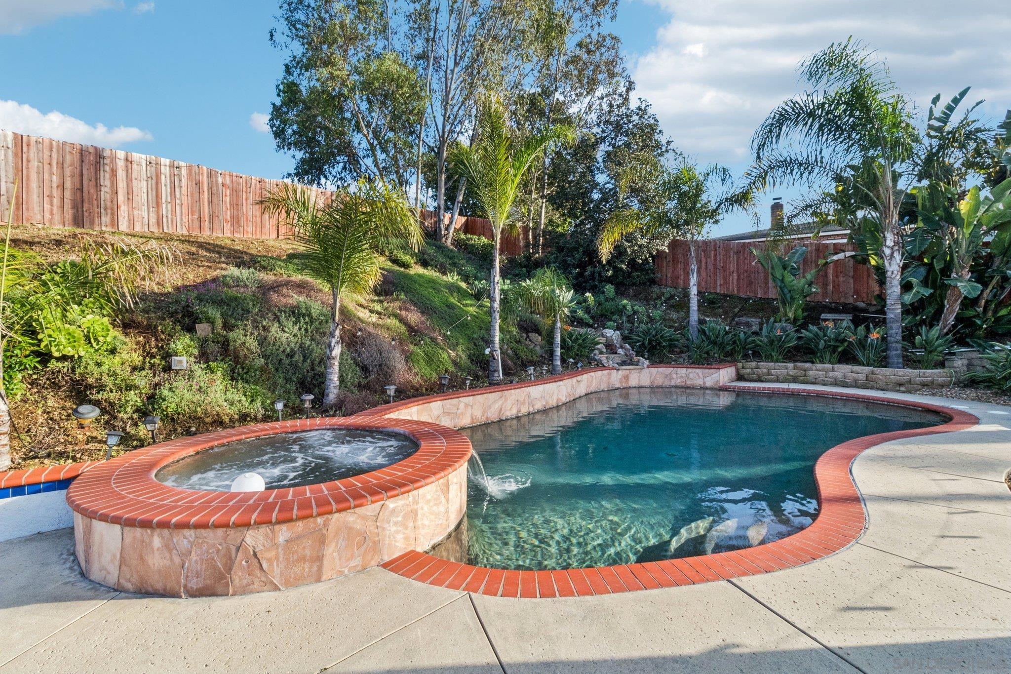 Detail Gallery Image 4 of 32 For 3365 S Bonita St, Spring Valley,  CA 91977 - 3 Beds | 2 Baths