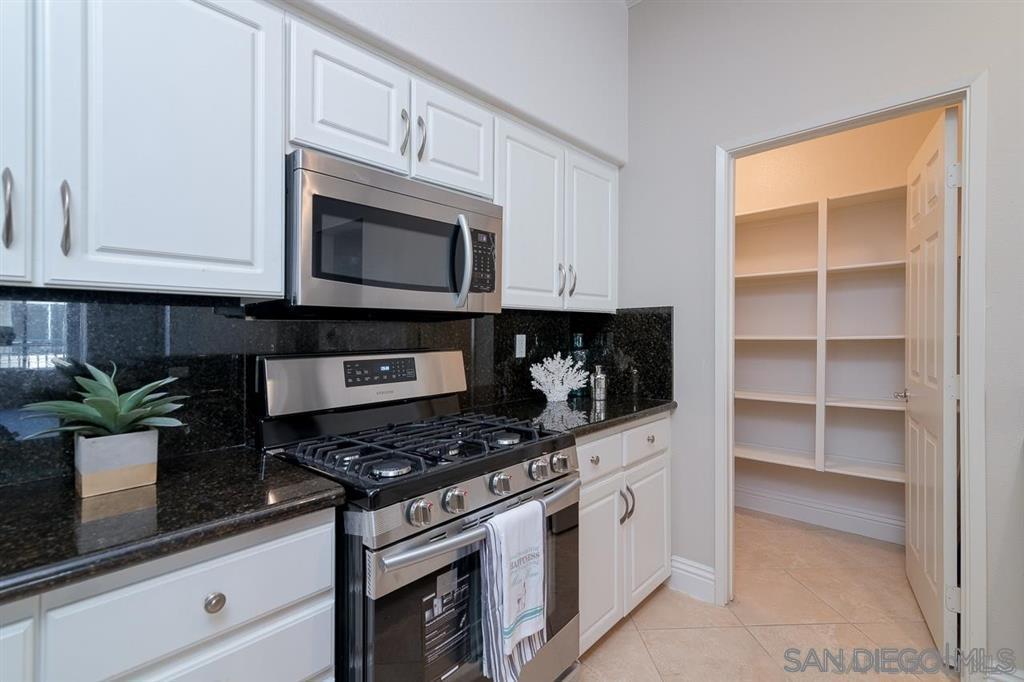 Detail Gallery Image 2 of 19 For 12368  Carmel Country Rd  304, San Diego,  CA 92130 - 1 Beds | 1 Baths
