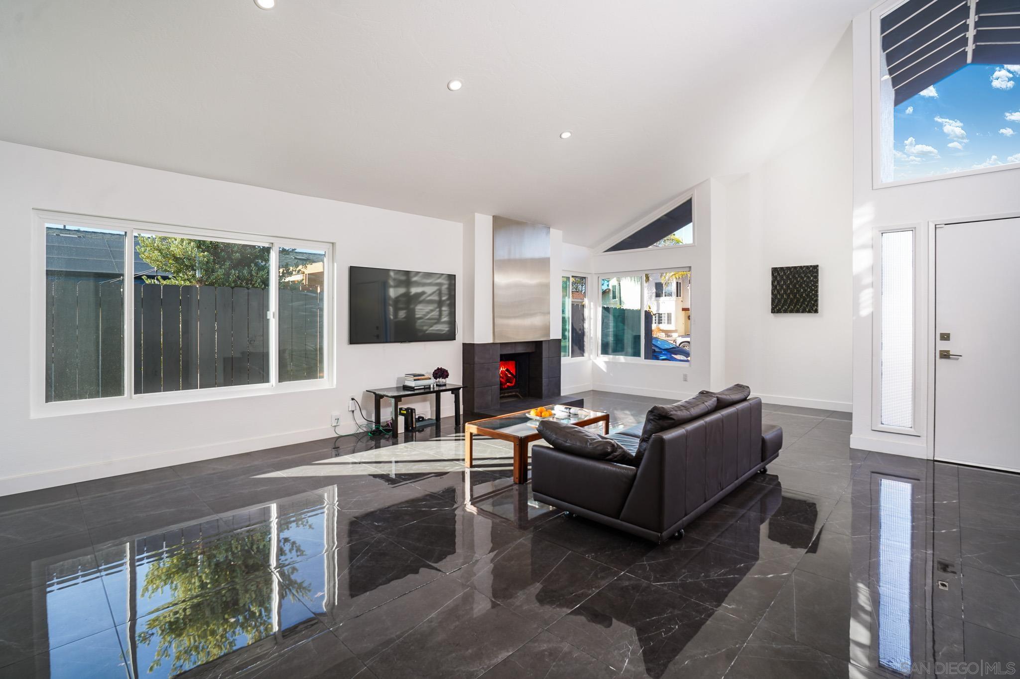 Detail Gallery Image 4 of 37 For 1517  Shields Ave, Encinitas,  CA 92024 - 4 Beds | 2 Baths