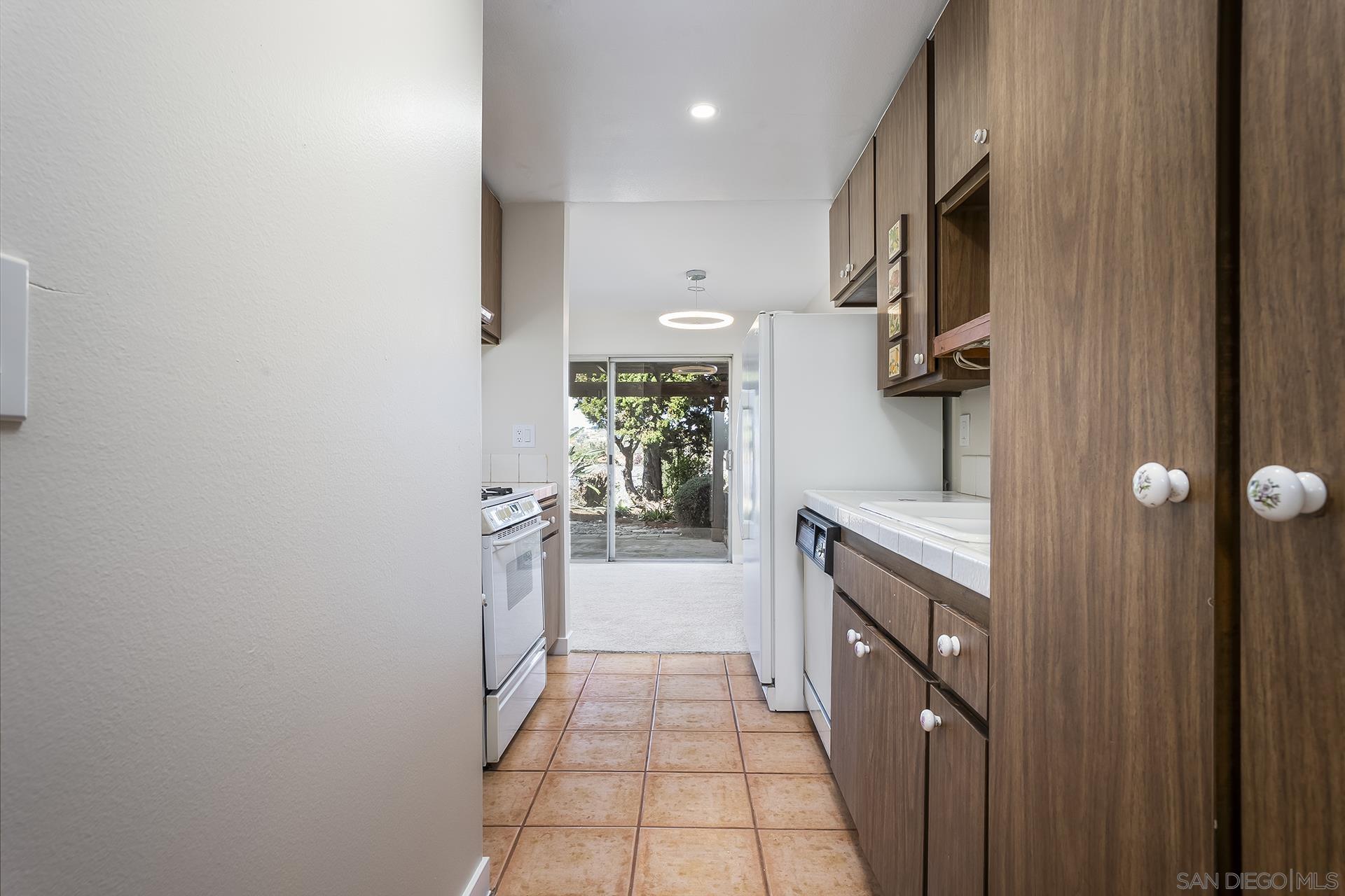 Detail Gallery Image 11 of 28 For 2014  Terraspiro Ave, Spring Valley,  CA 91977 - 2 Beds | 1/1 Baths