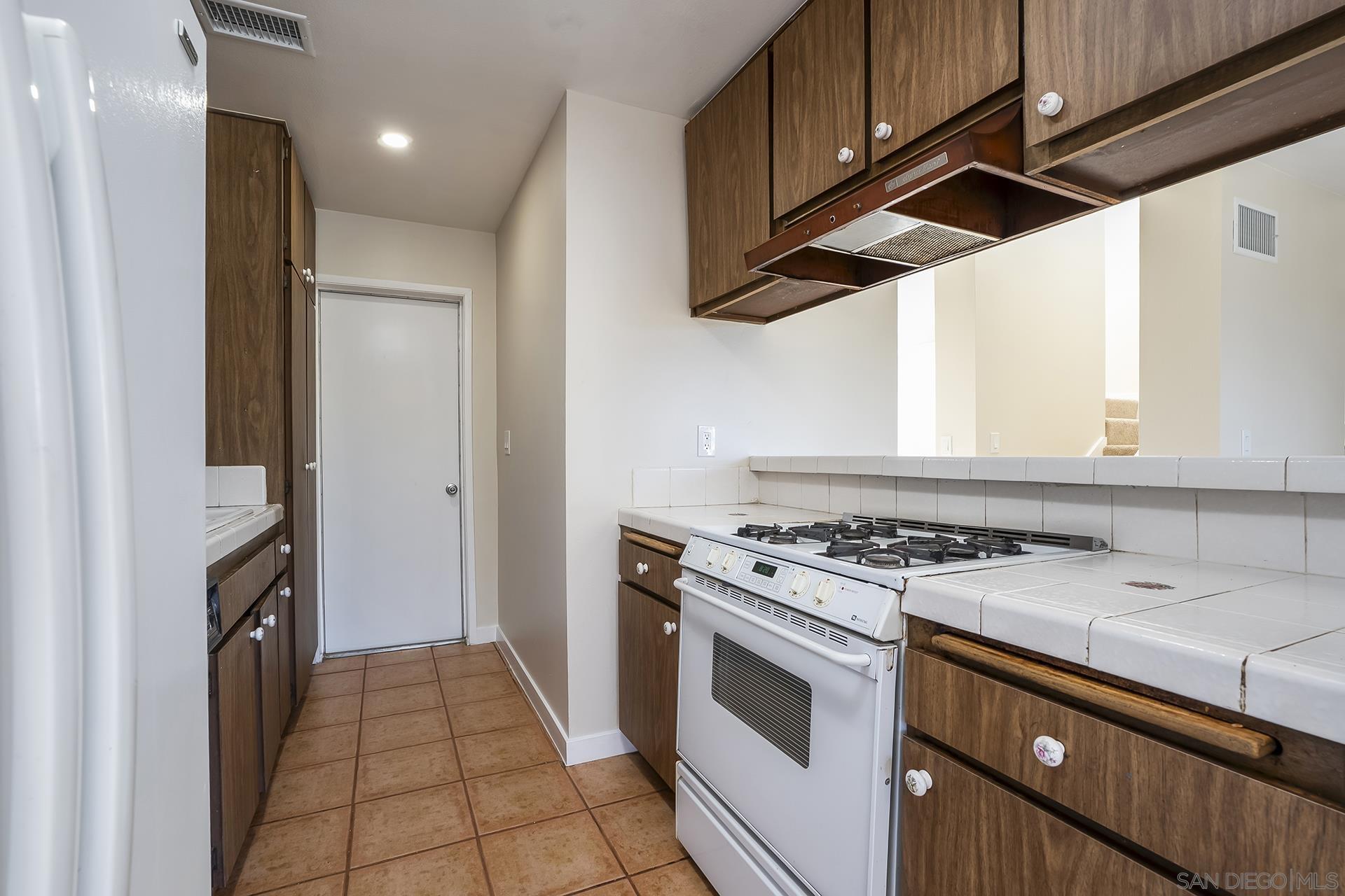 Detail Gallery Image 12 of 28 For 2014  Terraspiro Ave, Spring Valley,  CA 91977 - 2 Beds | 1/1 Baths