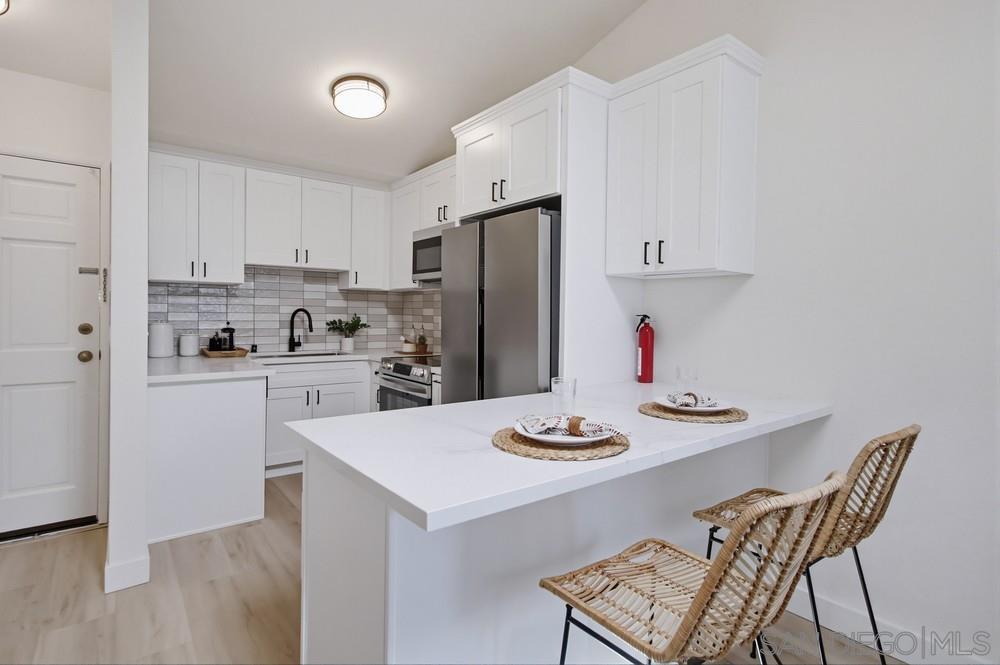 Detail Gallery Image 7 of 34 For 2909  Keats St  #11,  San Diego,  CA 92106 - 2 Beds | 2 Baths
