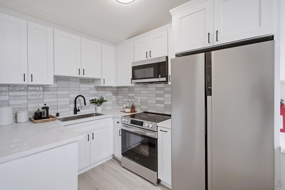 Detail Gallery Image 8 of 34 For 2909  Keats St  #11,  San Diego,  CA 92106 - 2 Beds | 2 Baths