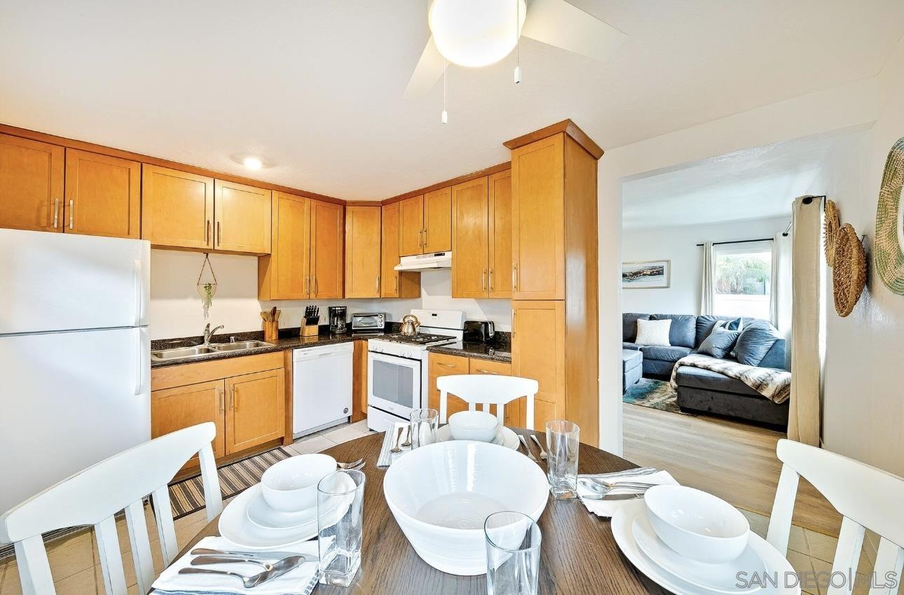 Detail Gallery Image 9 of 23 For 1816  Diamond Street, San Diego,  CA 92109 - 2 Beds | 1 Baths