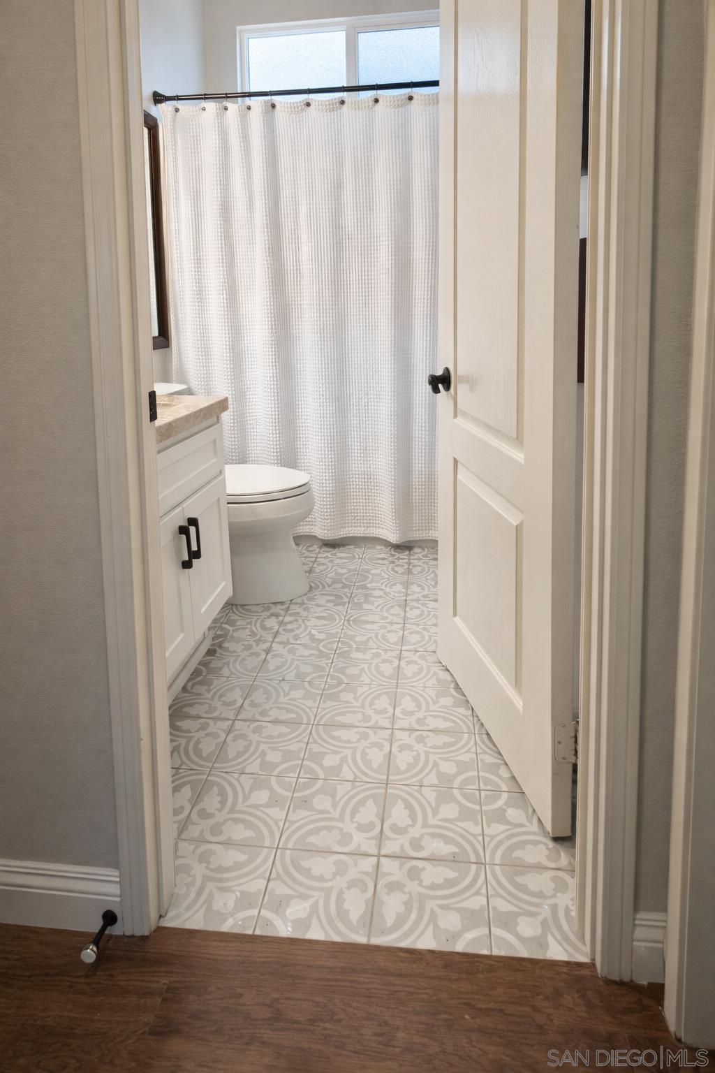 Detail Gallery Image 17 of 29 For 2916 W Canyon Ave, San Diego,  CA 92123 - 5 Beds | 3 Baths