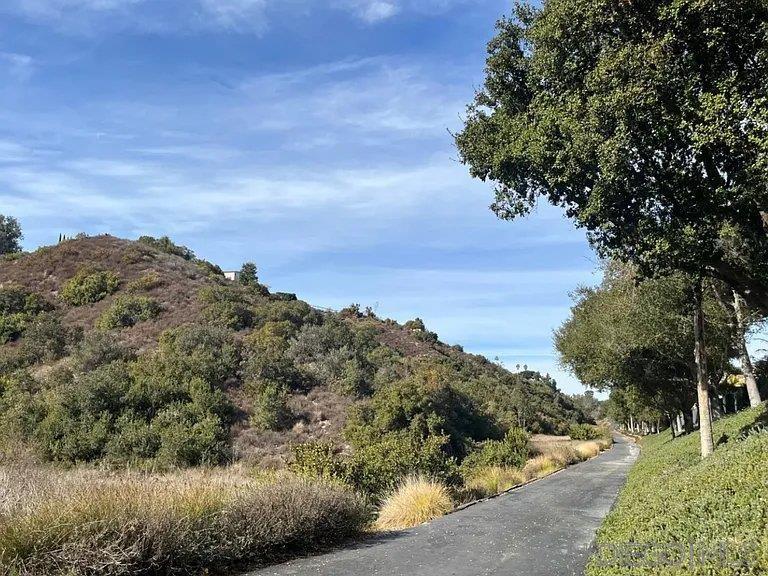 Detail Gallery Image 27 of 29 For 2916 W Canyon Ave, San Diego,  CA 92123 - 5 Beds | 3 Baths