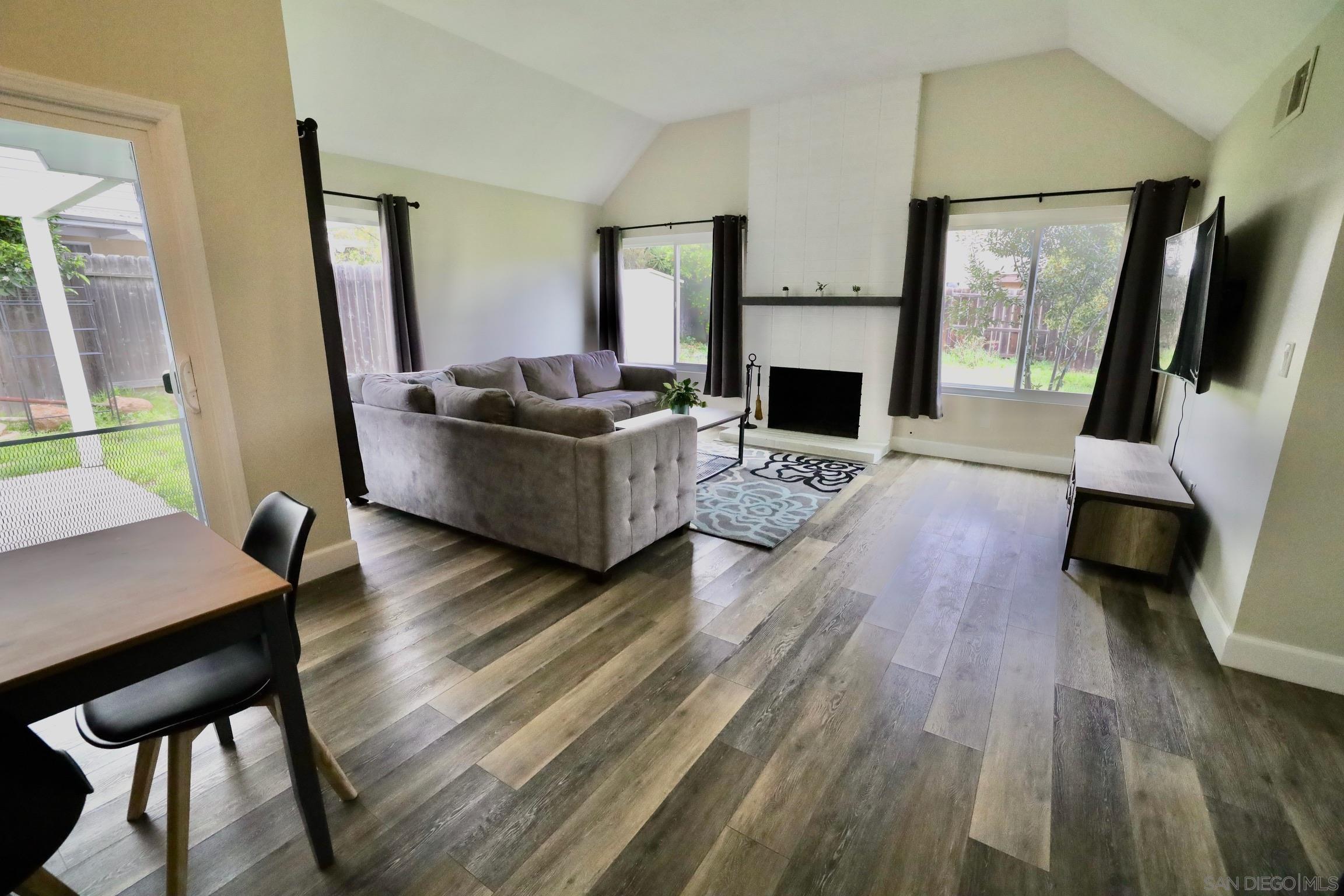 Detail Gallery Image 3 of 13 For 1616  via Ronda, San Marcos,  CA 92069 - 4 Beds | 2 Baths