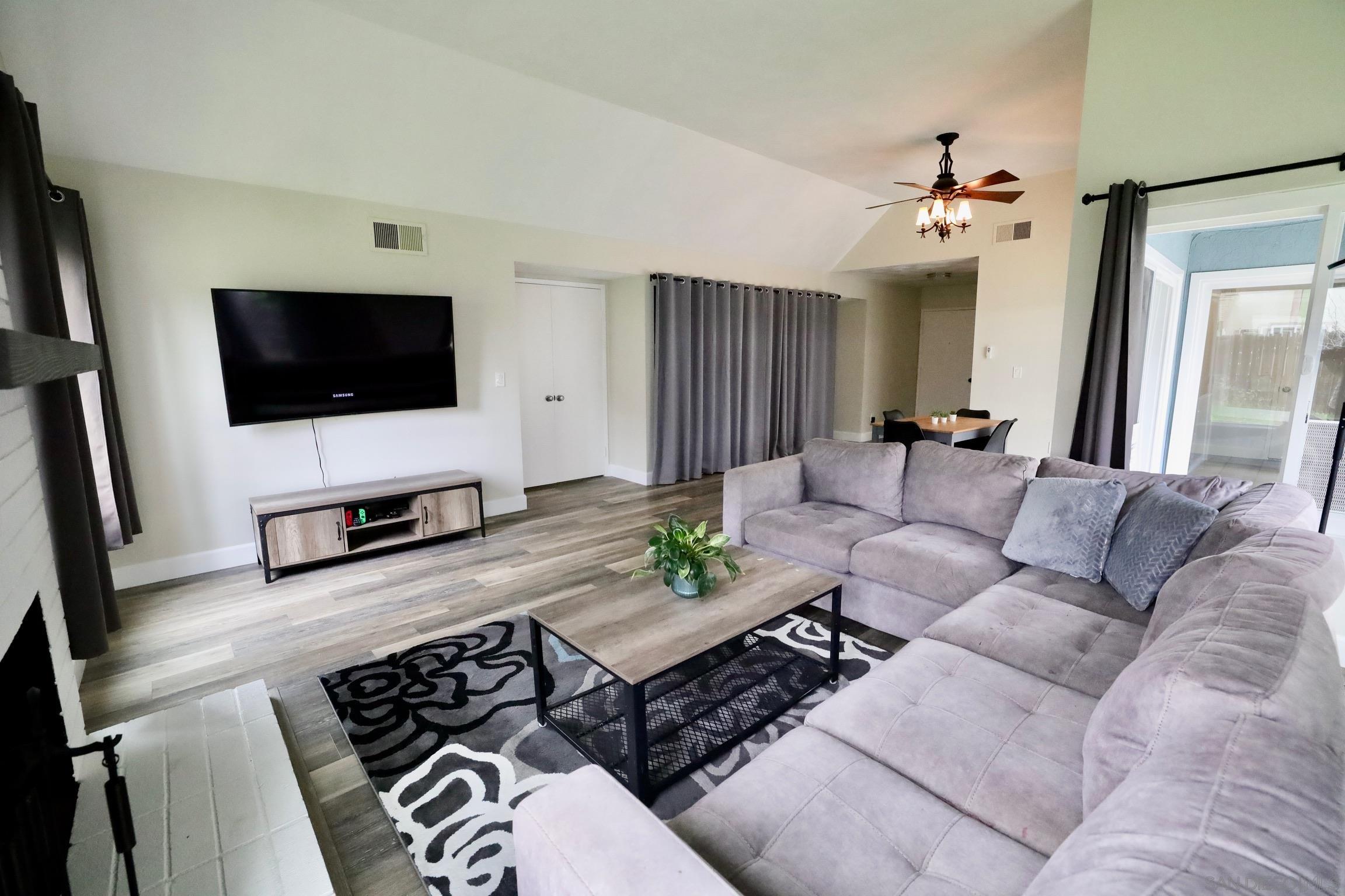 Detail Gallery Image 4 of 13 For 1616  via Ronda, San Marcos,  CA 92069 - 4 Beds | 2 Baths