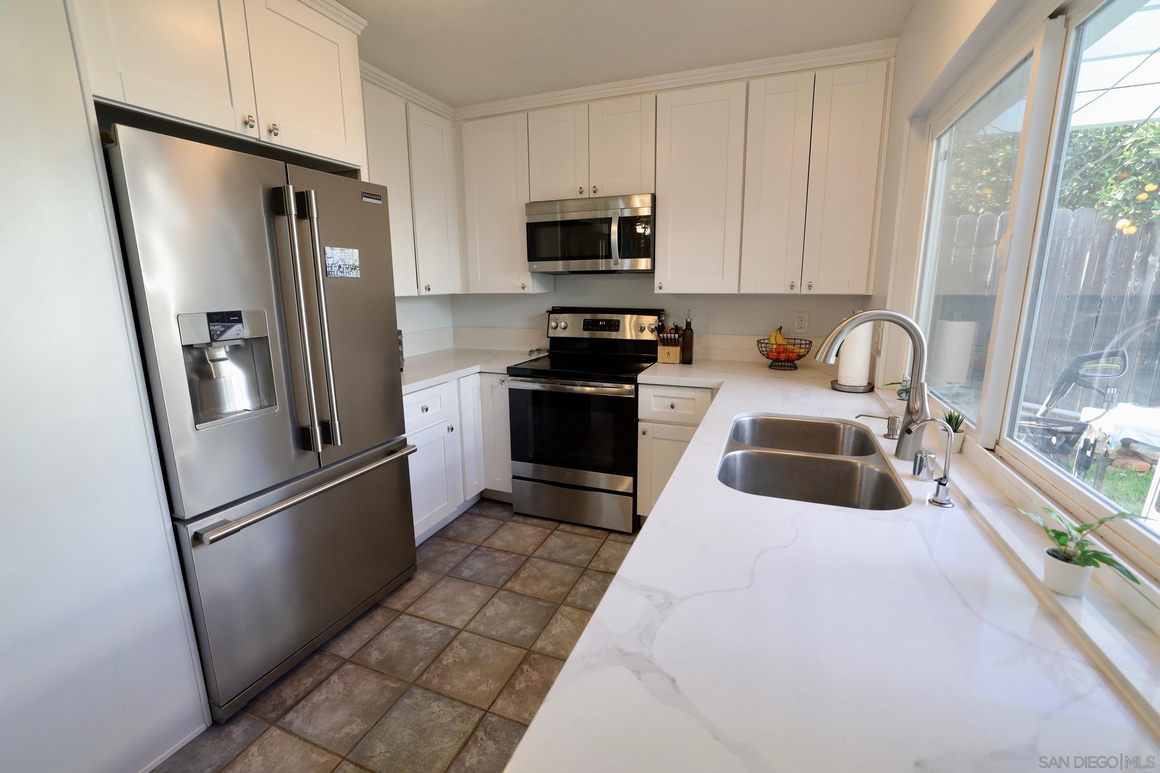 Detail Gallery Image 5 of 13 For 1616  via Ronda, San Marcos,  CA 92069 - 4 Beds | 2 Baths