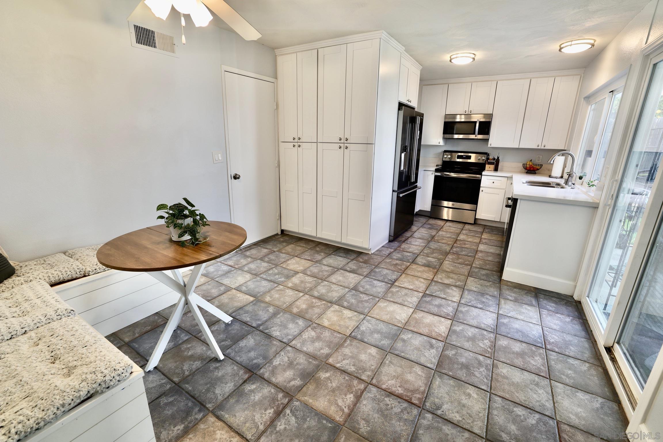 Detail Gallery Image 6 of 13 For 1616  via Ronda, San Marcos,  CA 92069 - 4 Beds | 2 Baths