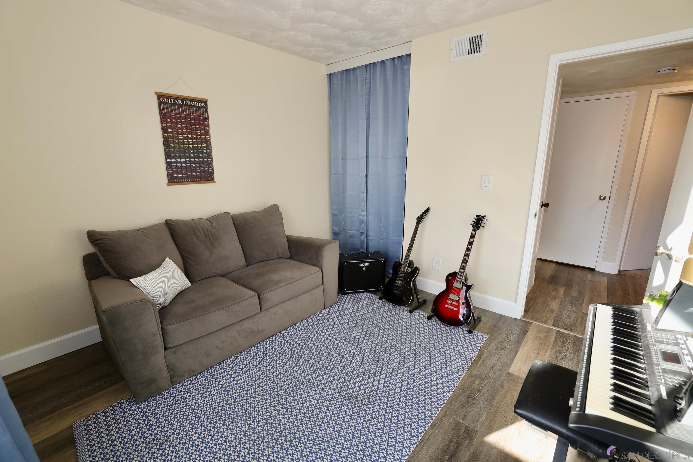 Detail Gallery Image 9 of 13 For 1616  via Ronda, San Marcos,  CA 92069 - 4 Beds | 2 Baths