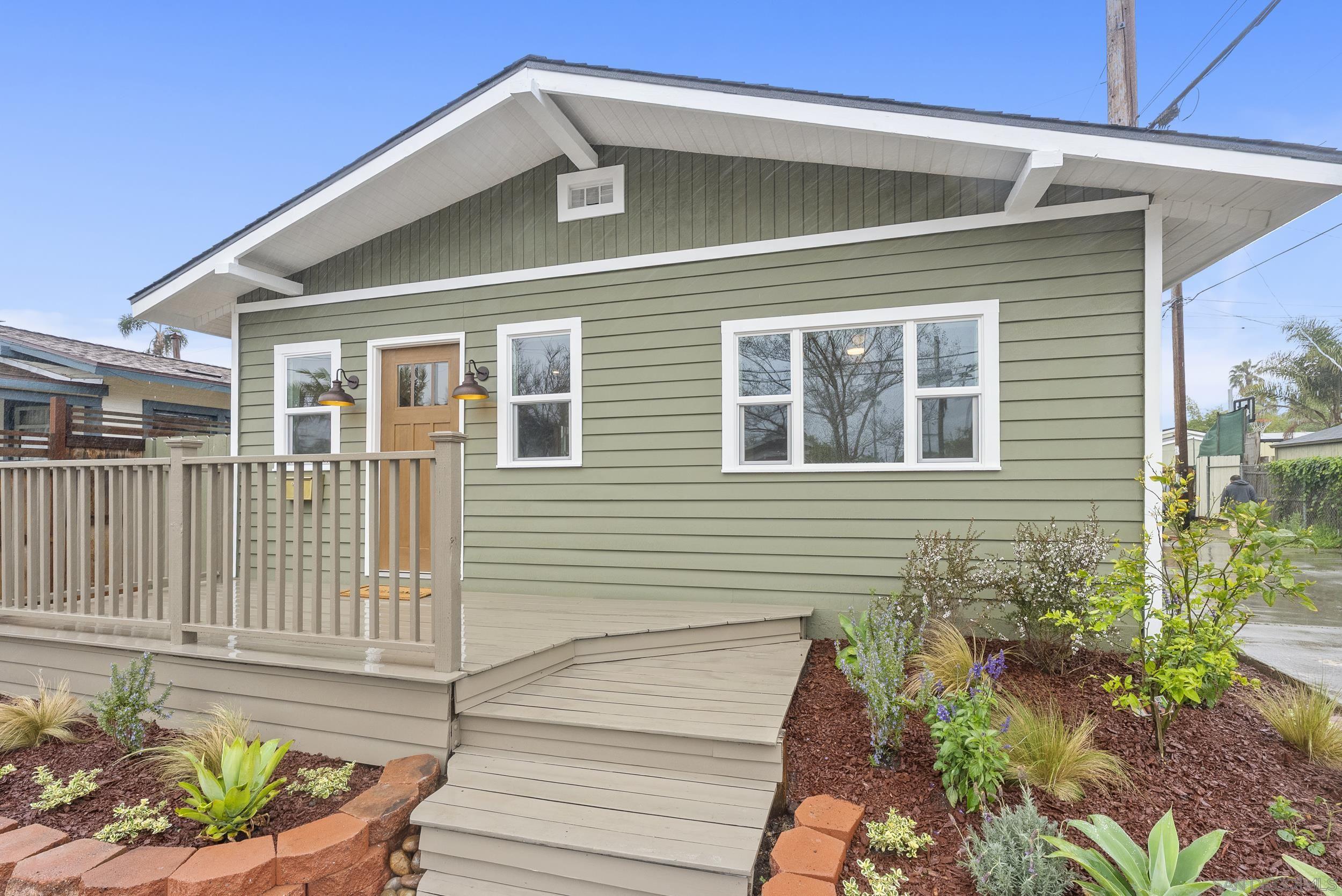 Detail Gallery Image 2 of 27 For 2129  31st St, San Diego,  CA 92104 - 2 Beds | 2 Baths