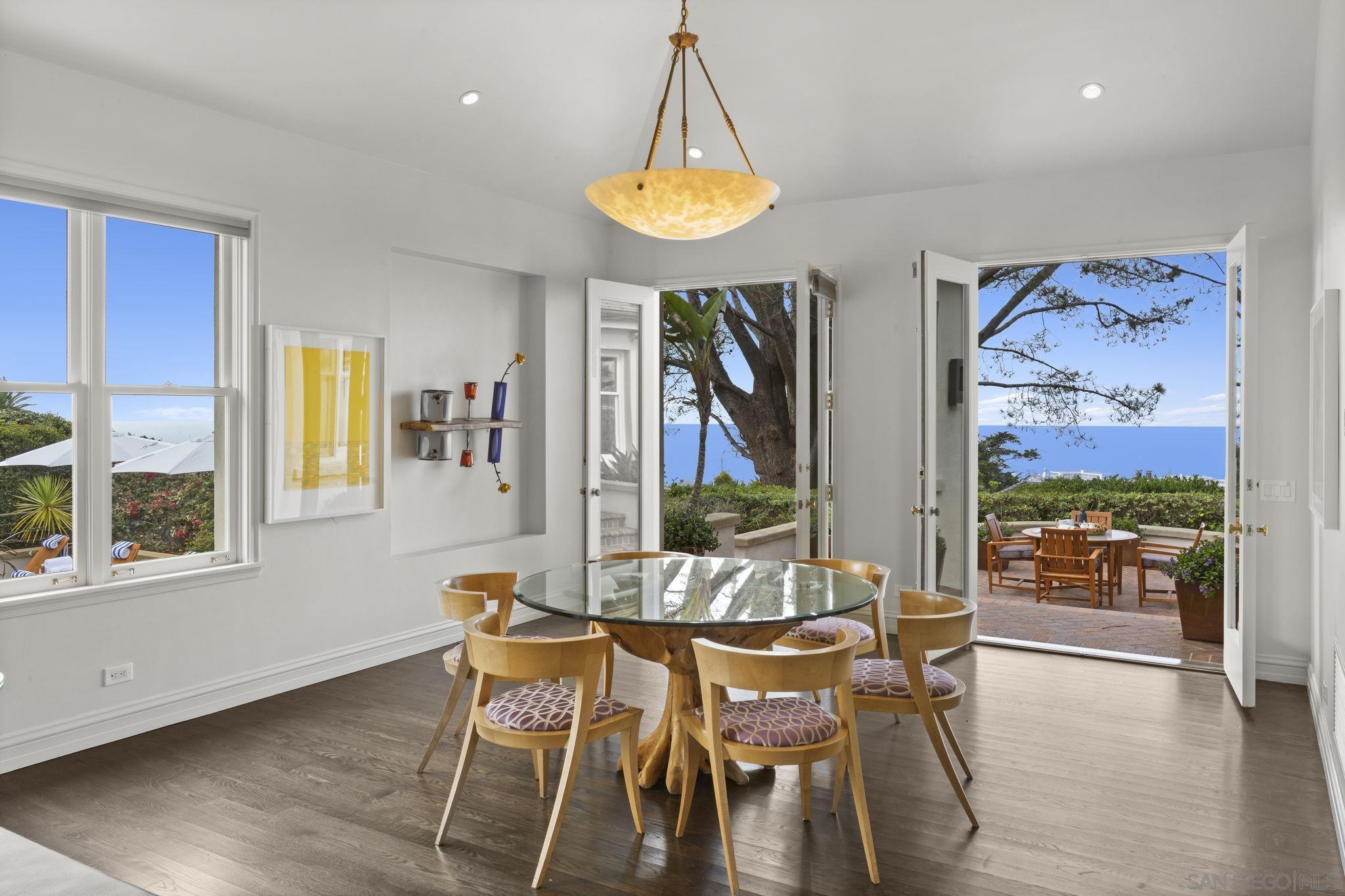 Detail Gallery Image 12 of 26 For 1515  El Camino Del Teatro, La Jolla,  CA 92037 - 7 Beds | 5/2 Baths