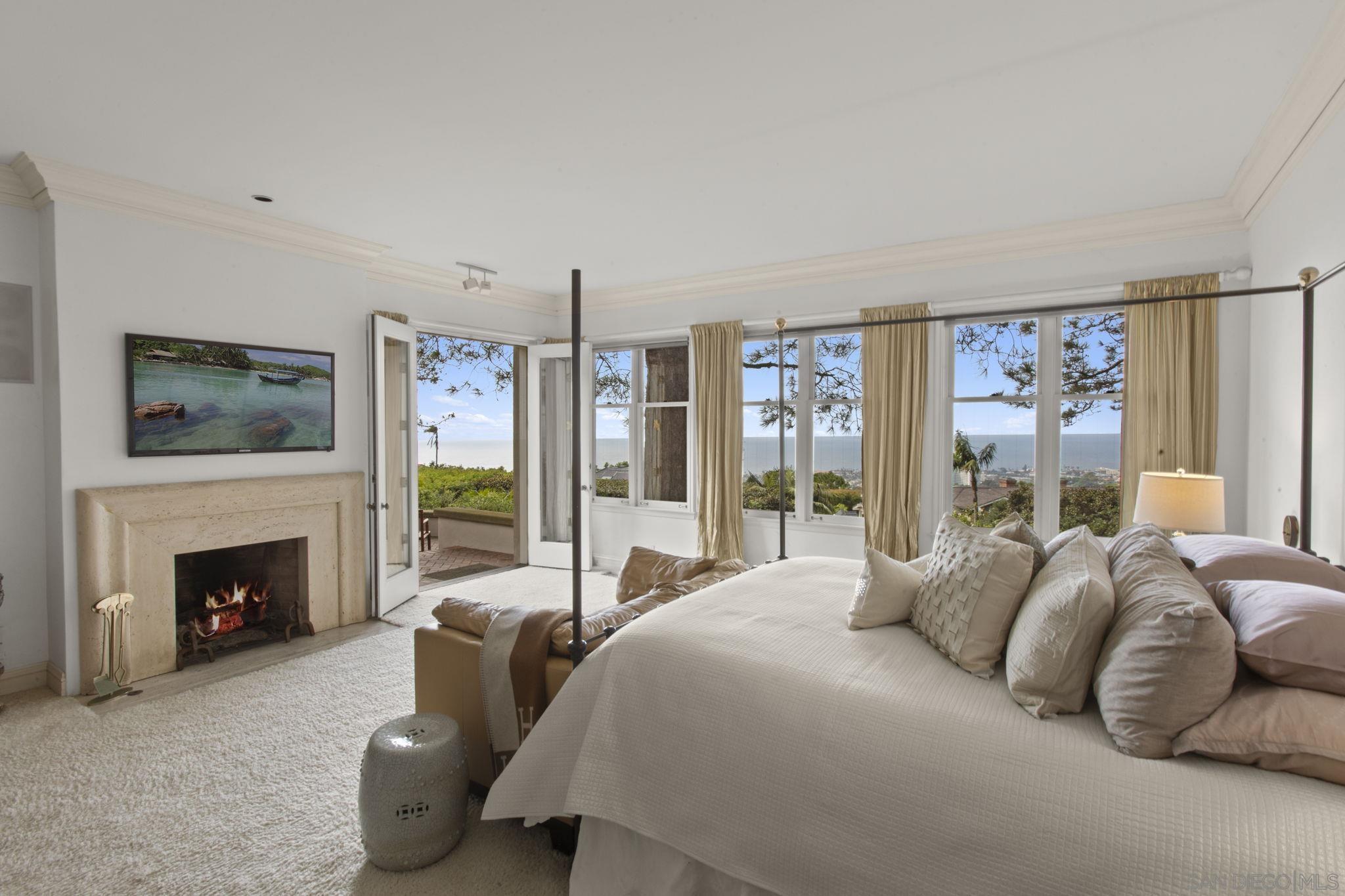 Detail Gallery Image 14 of 26 For 1515  El Camino Del Teatro, La Jolla,  CA 92037 - 7 Beds | 5/2 Baths