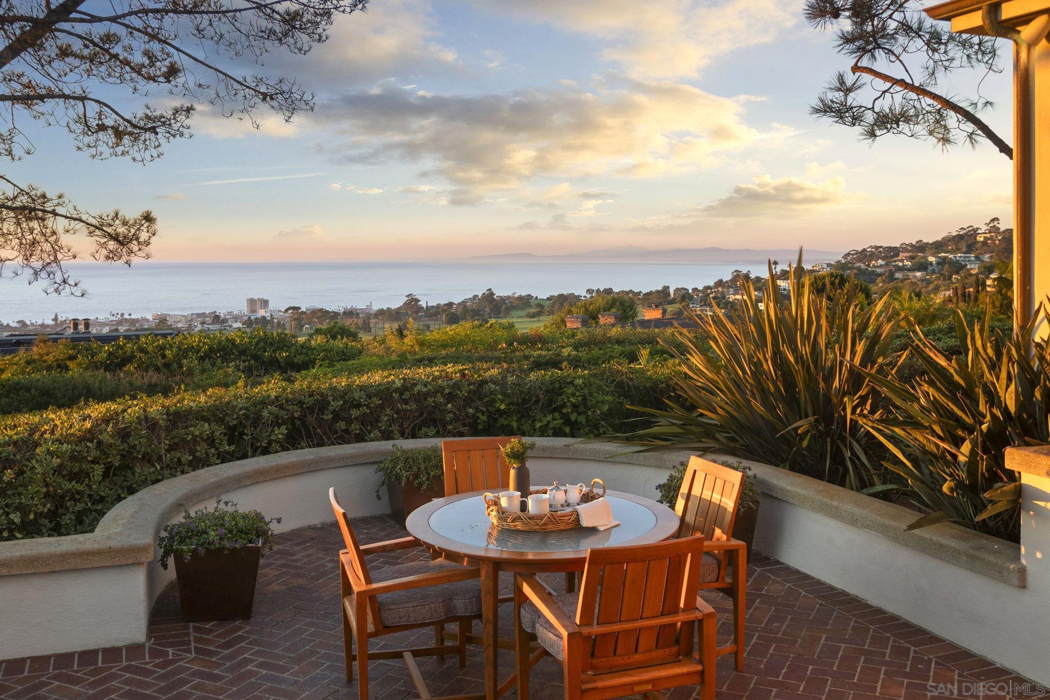 Detail Gallery Image 3 of 26 For 1515  El Camino Del Teatro, La Jolla,  CA 92037 - 7 Beds | 5/2 Baths