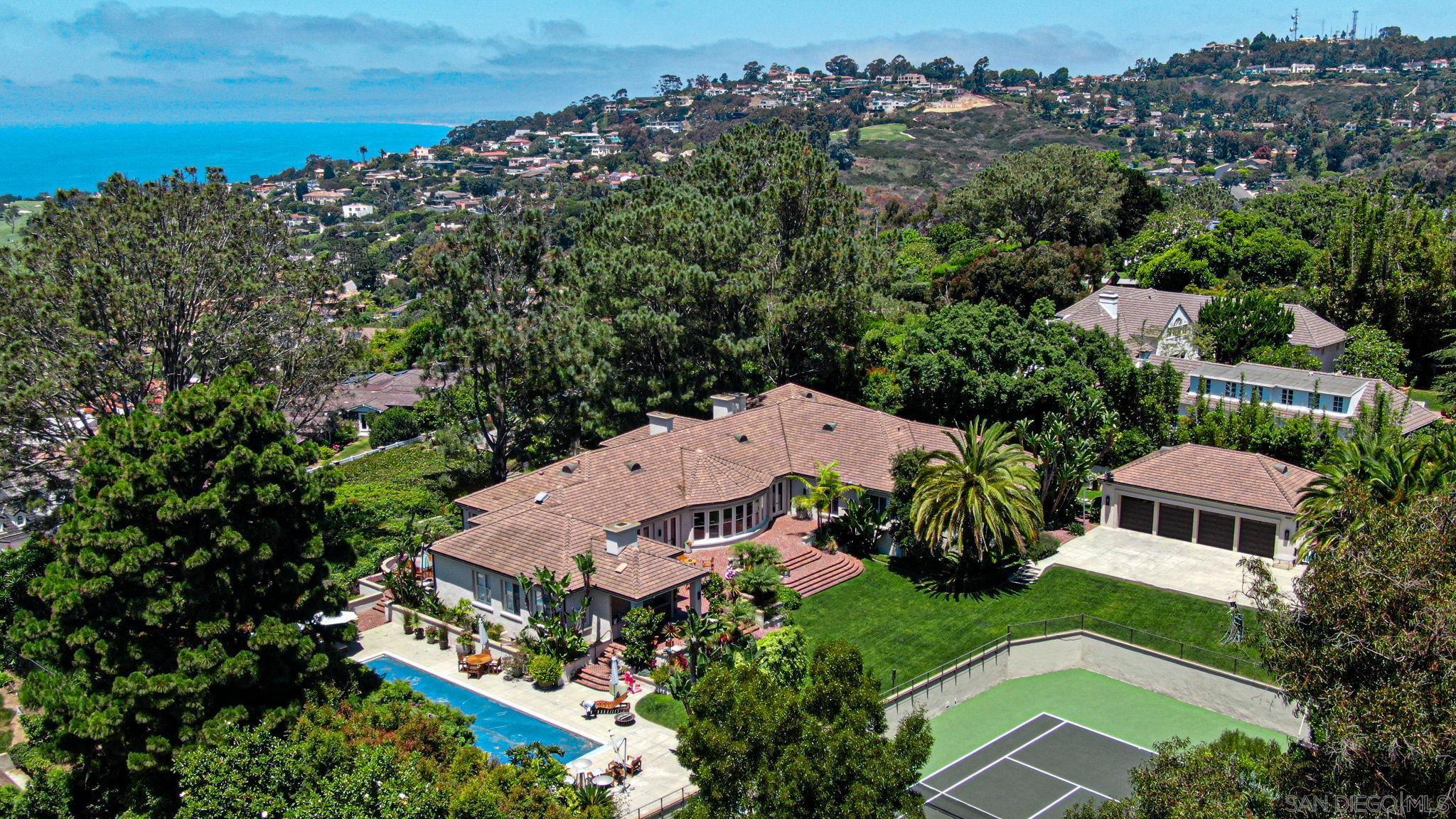 Detail Gallery Image 22 of 26 For 1515  El Camino Del Teatro, La Jolla,  CA 92037 - 7 Beds | 5/2 Baths