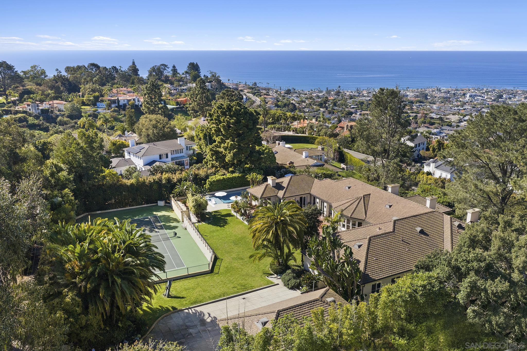 Detail Gallery Image 23 of 26 For 1515  El Camino Del Teatro, La Jolla,  CA 92037 - 7 Beds | 5/2 Baths