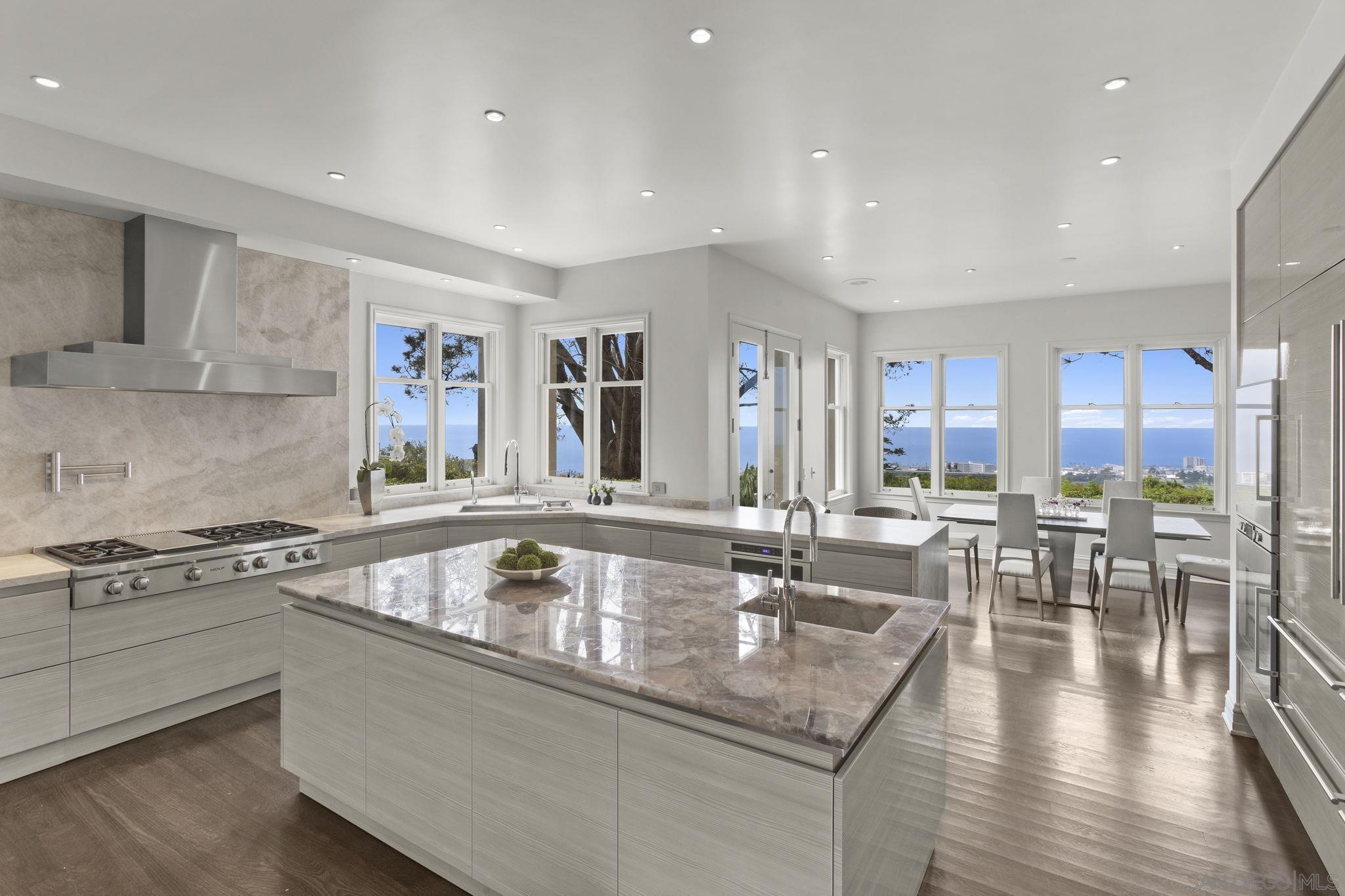 Detail Gallery Image 7 of 26 For 1515  El Camino Del Teatro, La Jolla,  CA 92037 - 7 Beds | 5/2 Baths