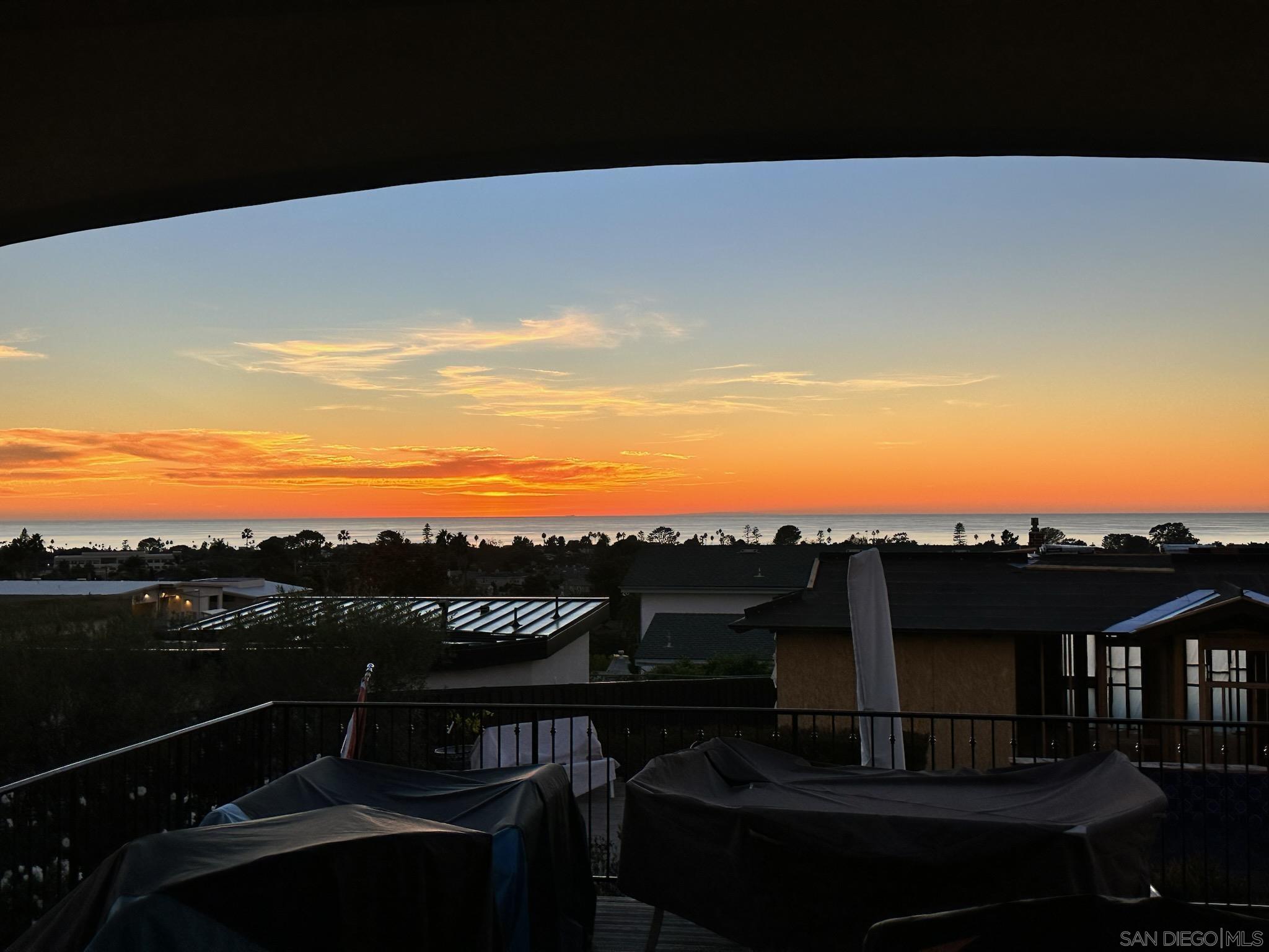 Detail Gallery Image 2 of 29 For 604  Camino De Orchidia, Encinitas,  CA 92024 - 4 Beds | 3/1 Baths