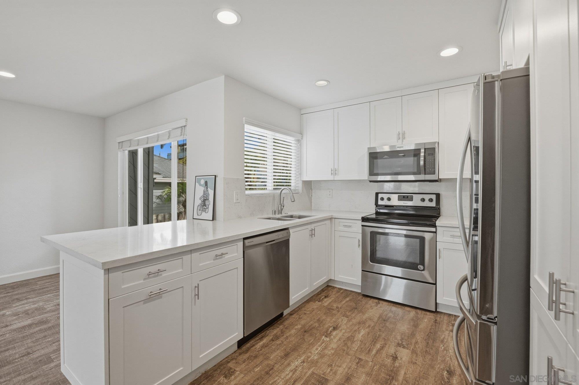 Detail Gallery Image 6 of 32 For 2280  Cambridge Ave, Cardiff By The Sea,  CA 92007 - 3 Beds | 2/1 Baths