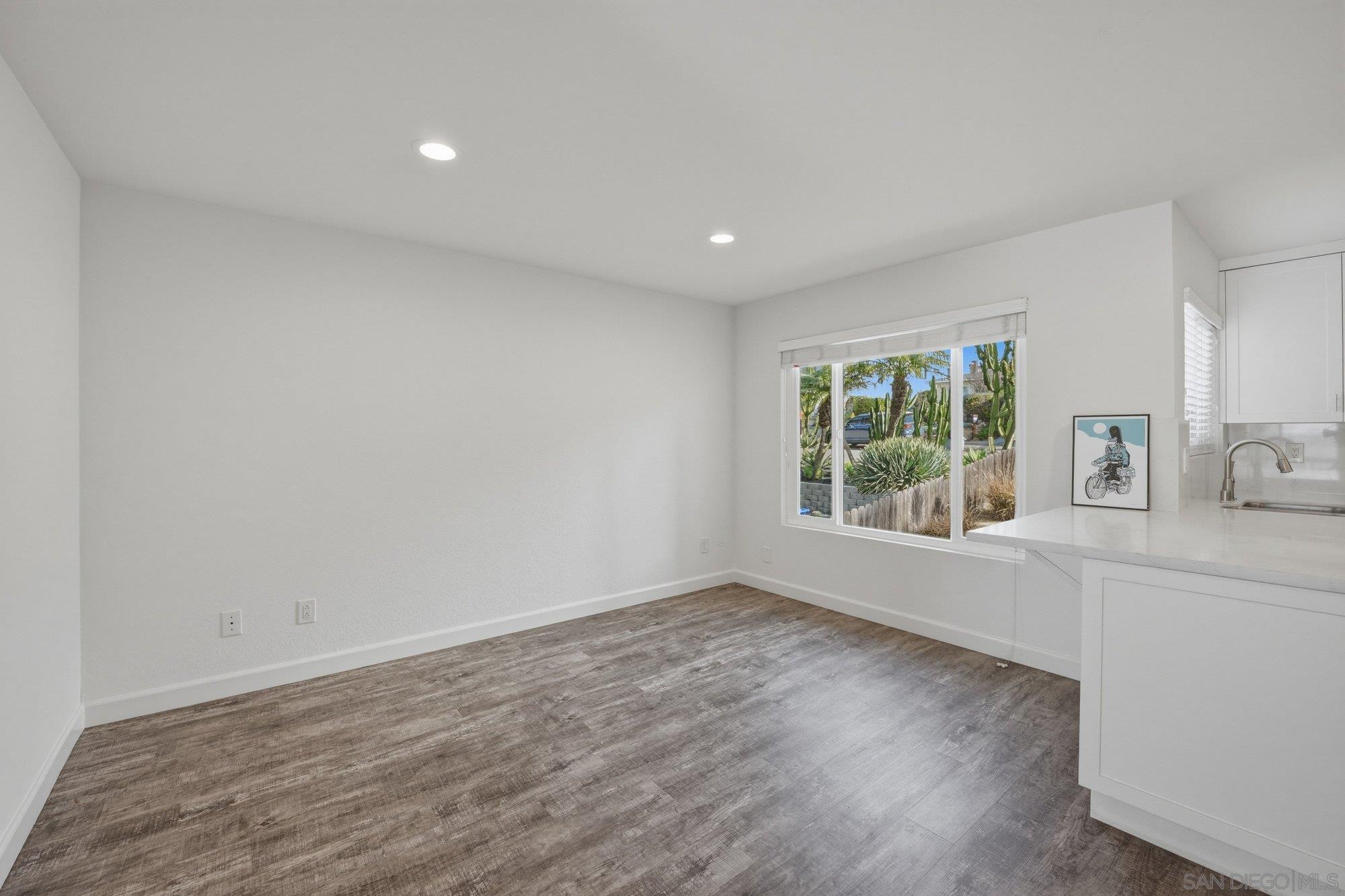 Detail Gallery Image 8 of 32 For 2280  Cambridge Ave, Cardiff By The Sea,  CA 92007 - 3 Beds | 2/1 Baths