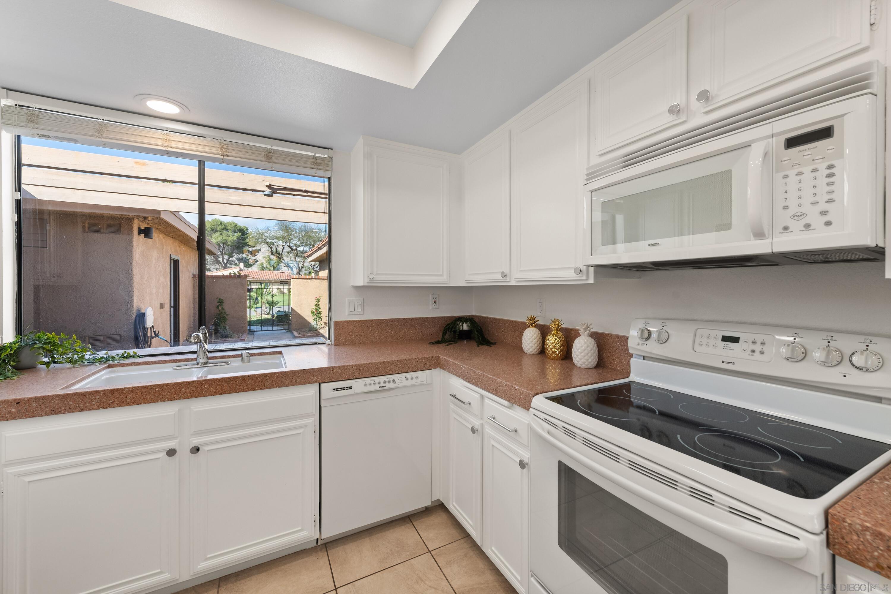 Detail Gallery Image 14 of 49 For 19  Granada Dr, Rancho Mirage,  CA 92270 - 2 Beds | 2 Baths