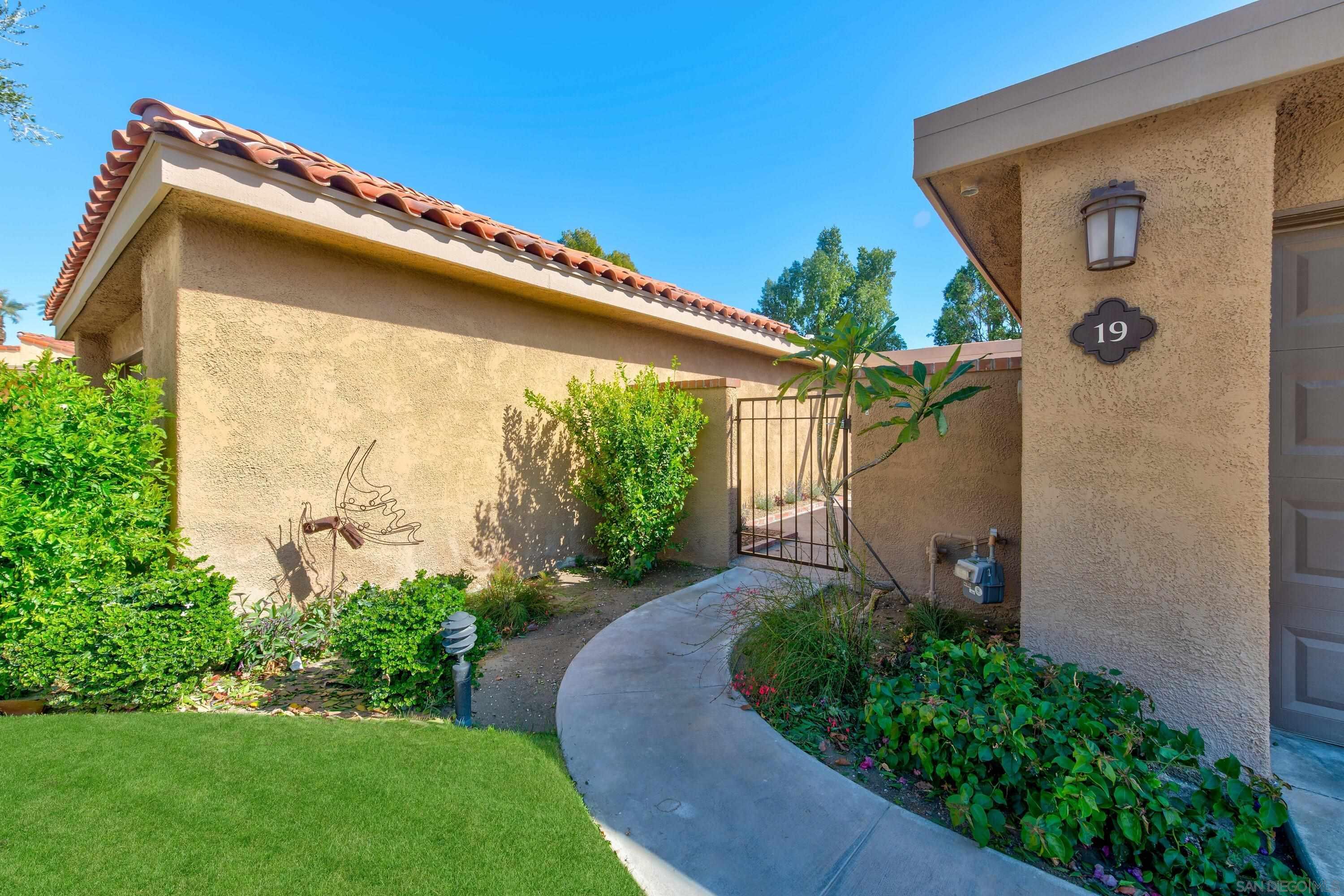 Detail Gallery Image 3 of 49 For 19  Granada Dr, Rancho Mirage,  CA 92270 - 2 Beds | 2 Baths