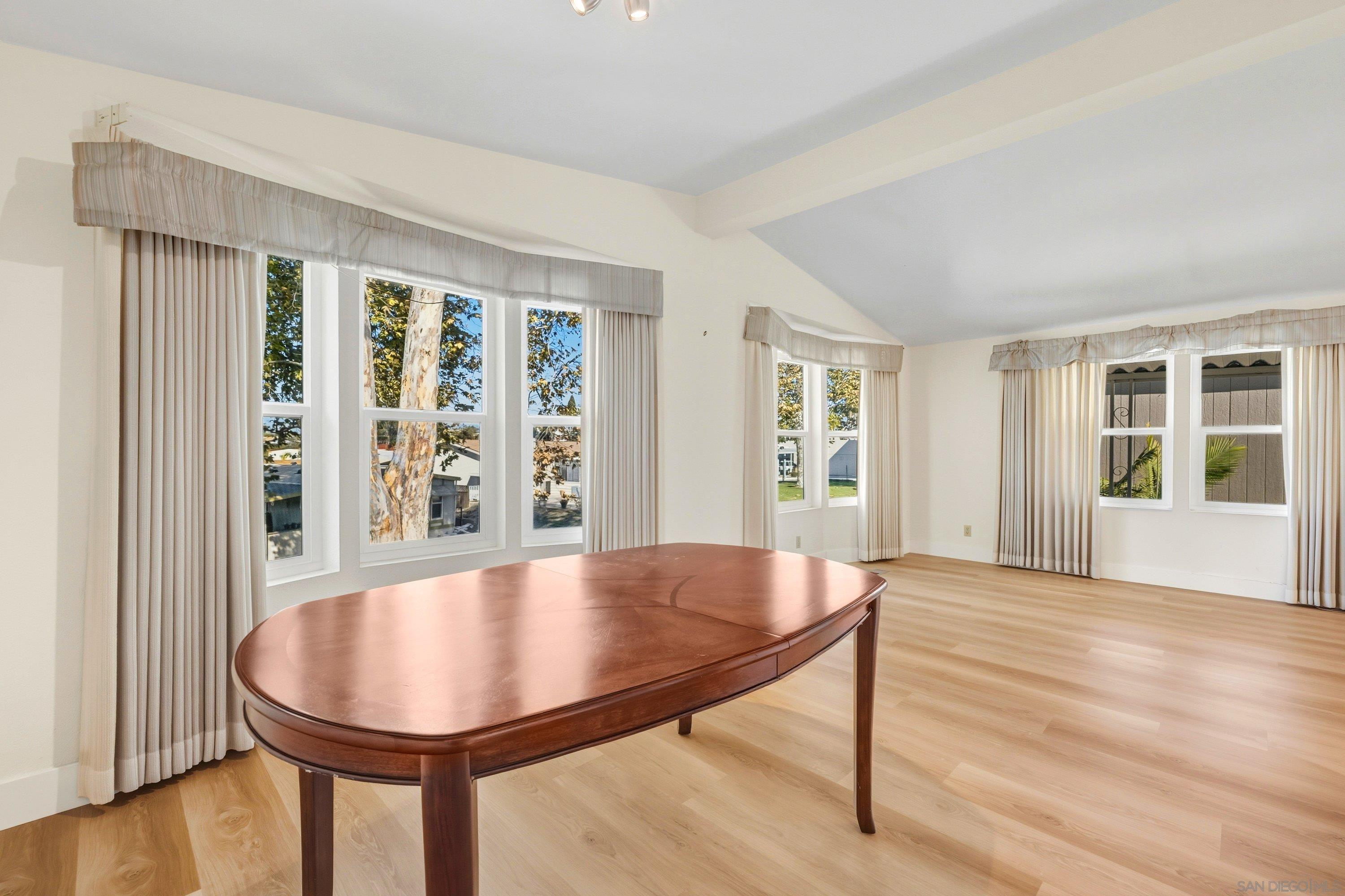 Front Image Thumbnail for SD260004096