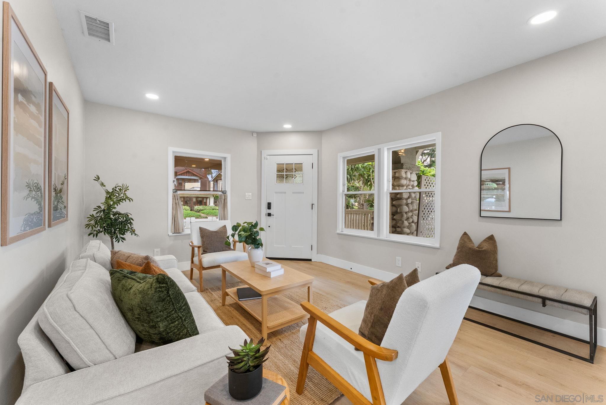 Detail Gallery Image 4 of 25 For 1634  Fern Street, San Diego,  CA 92102 - 2 Beds | 2 Baths