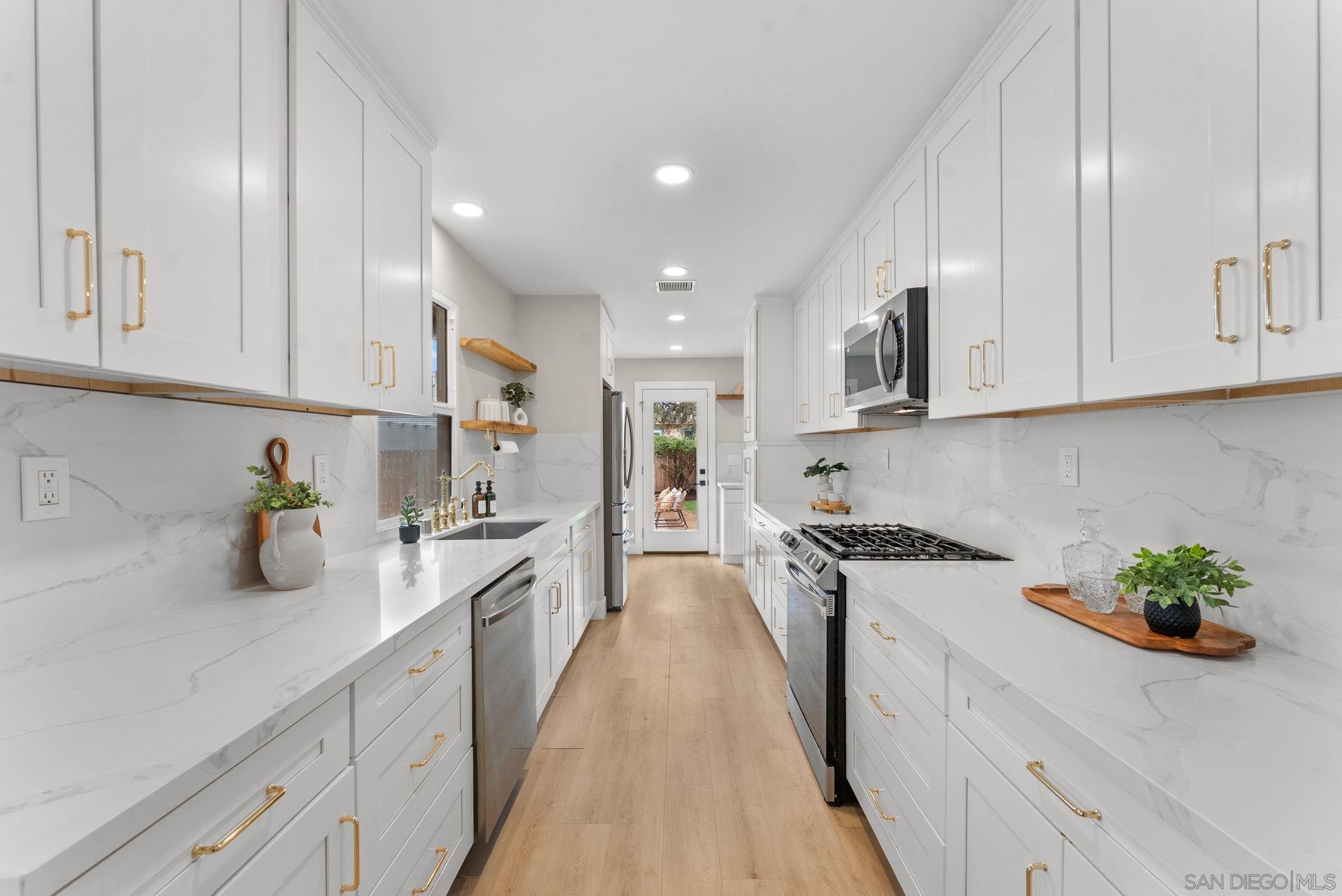 Detail Gallery Image 7 of 25 For 1634  Fern Street, San Diego,  CA 92102 - 2 Beds | 2 Baths