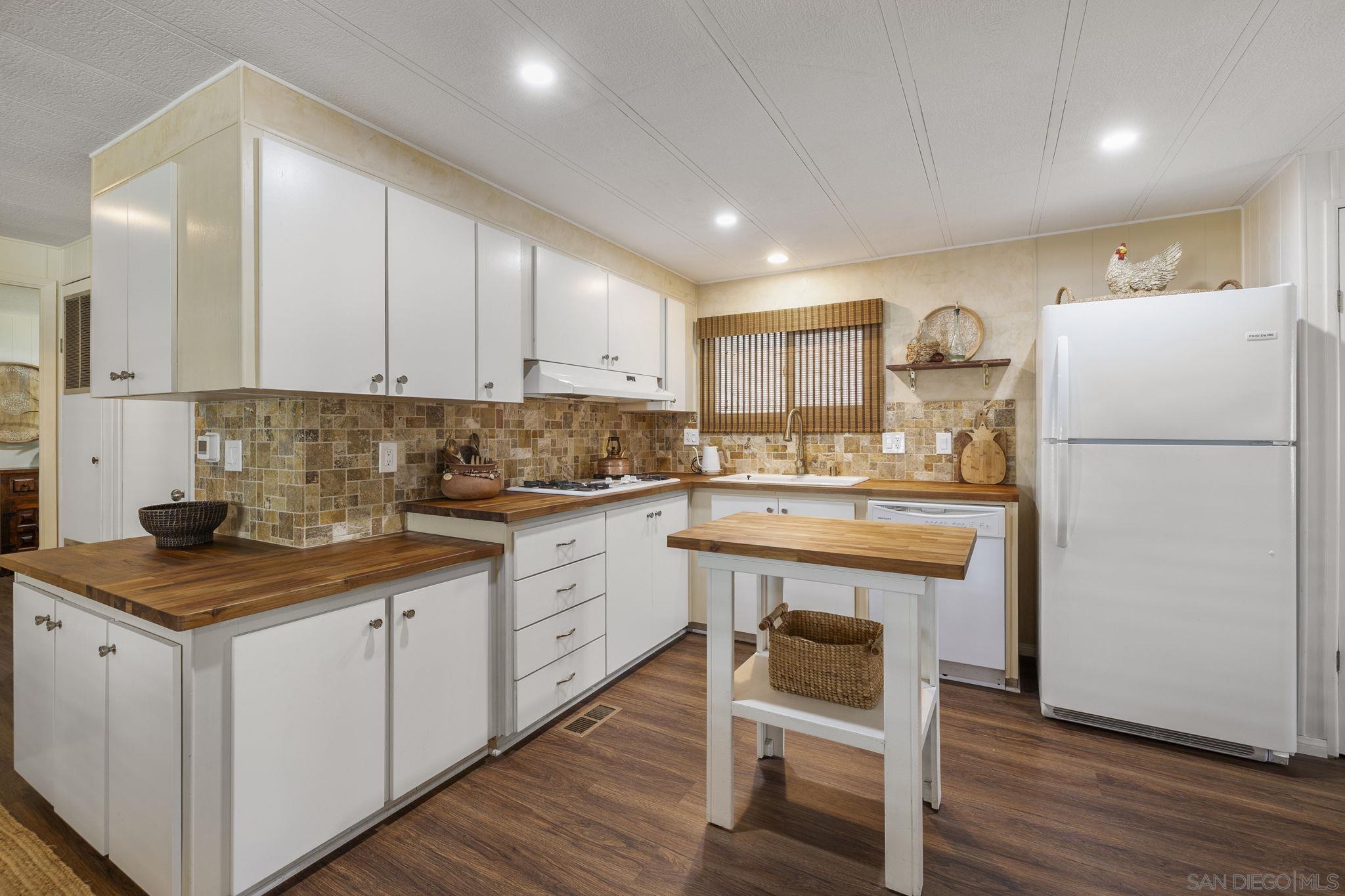 Detail Gallery Image 7 of 37 For 1401 W El Norte Pkwy  Spc 309,  San Marcos,  CA 92069 - 2 Beds | 2 Baths