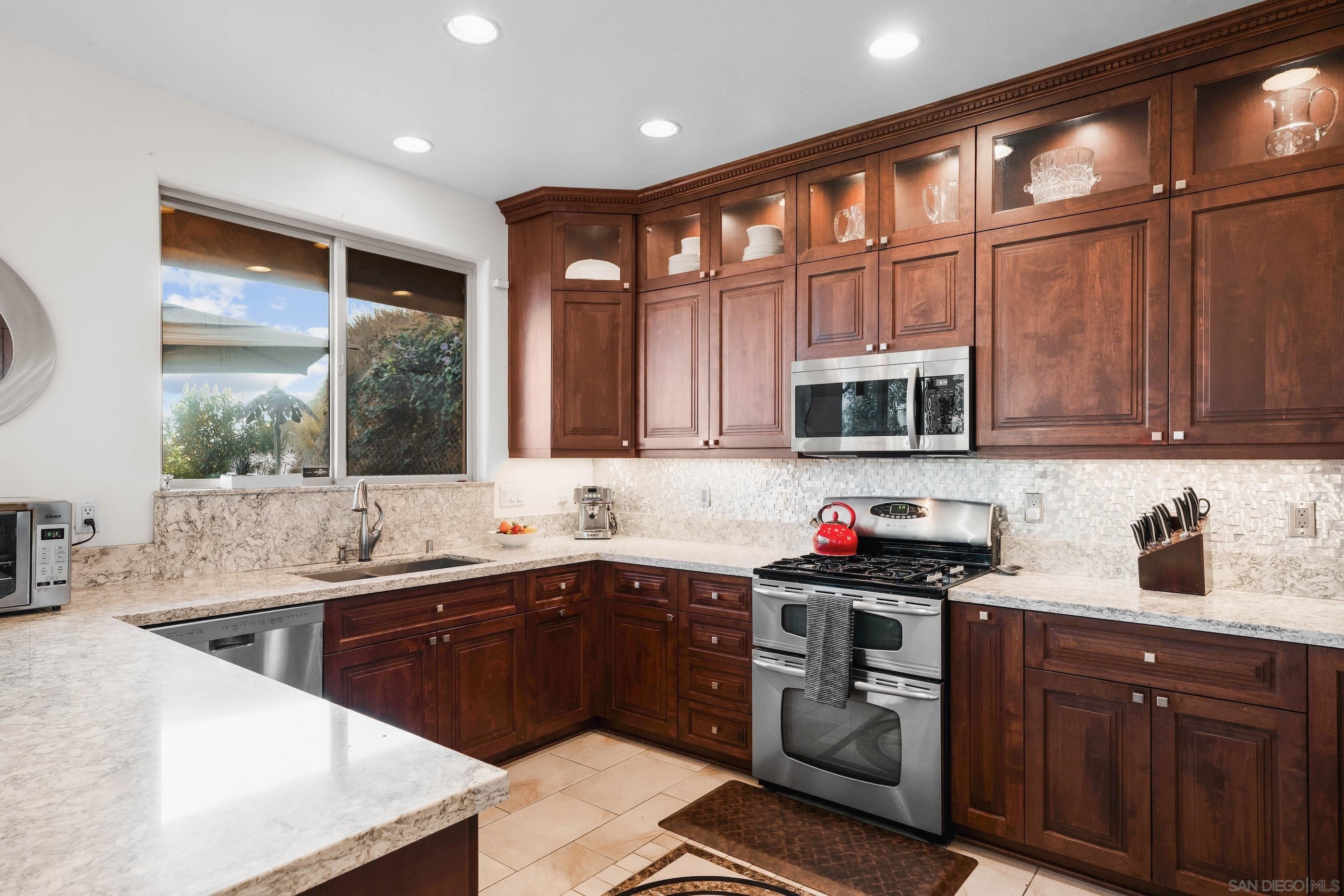 Detail Gallery Image 12 of 49 For 3812  Costa Bella Way, La Mesa,  CA 91941 - 3 Beds | 2/1 Baths