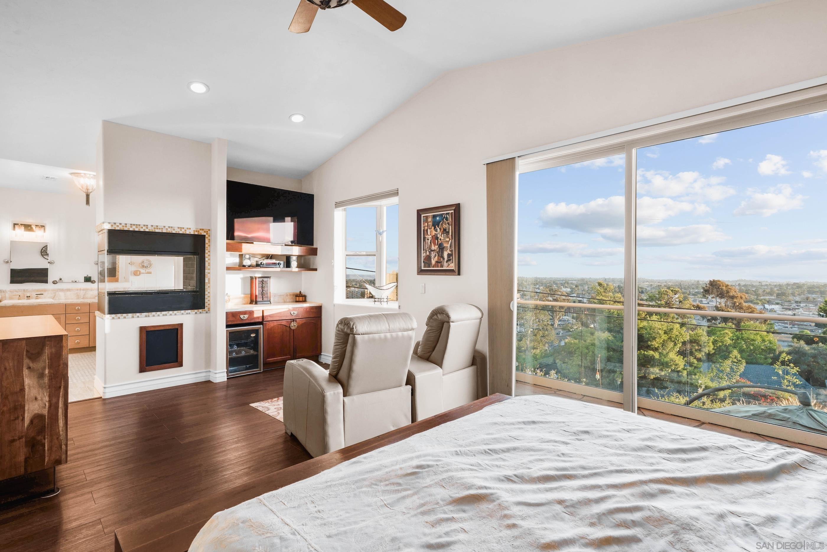 Detail Gallery Image 21 of 49 For 3812  Costa Bella Way, La Mesa,  CA 91941 - 3 Beds | 2/1 Baths