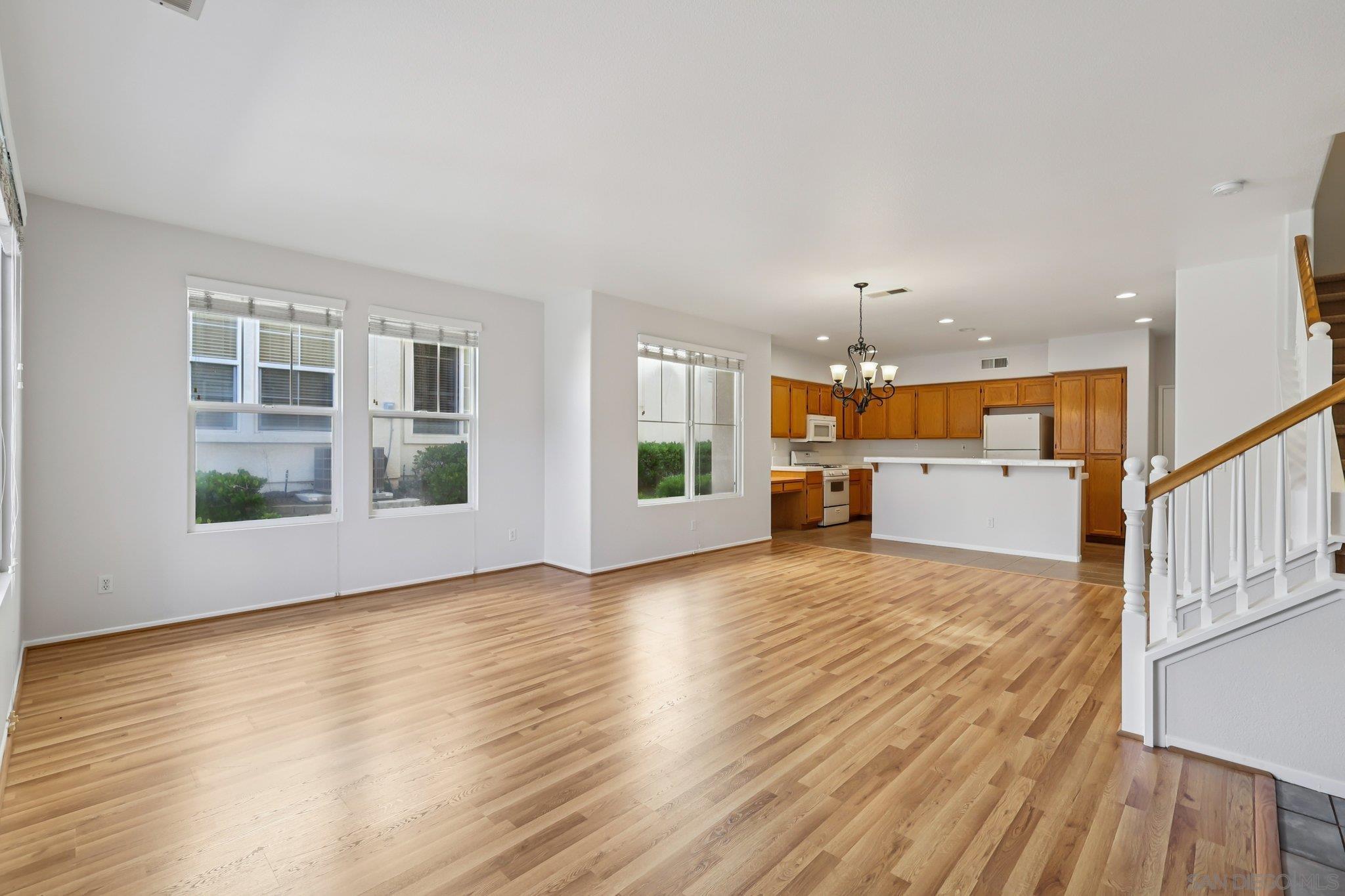 Detail Gallery Image 11 of 45 For 1279  Gorge Run Way  #3,  Chula Vista,  CA 91913 - 3 Beds | 2/1 Baths