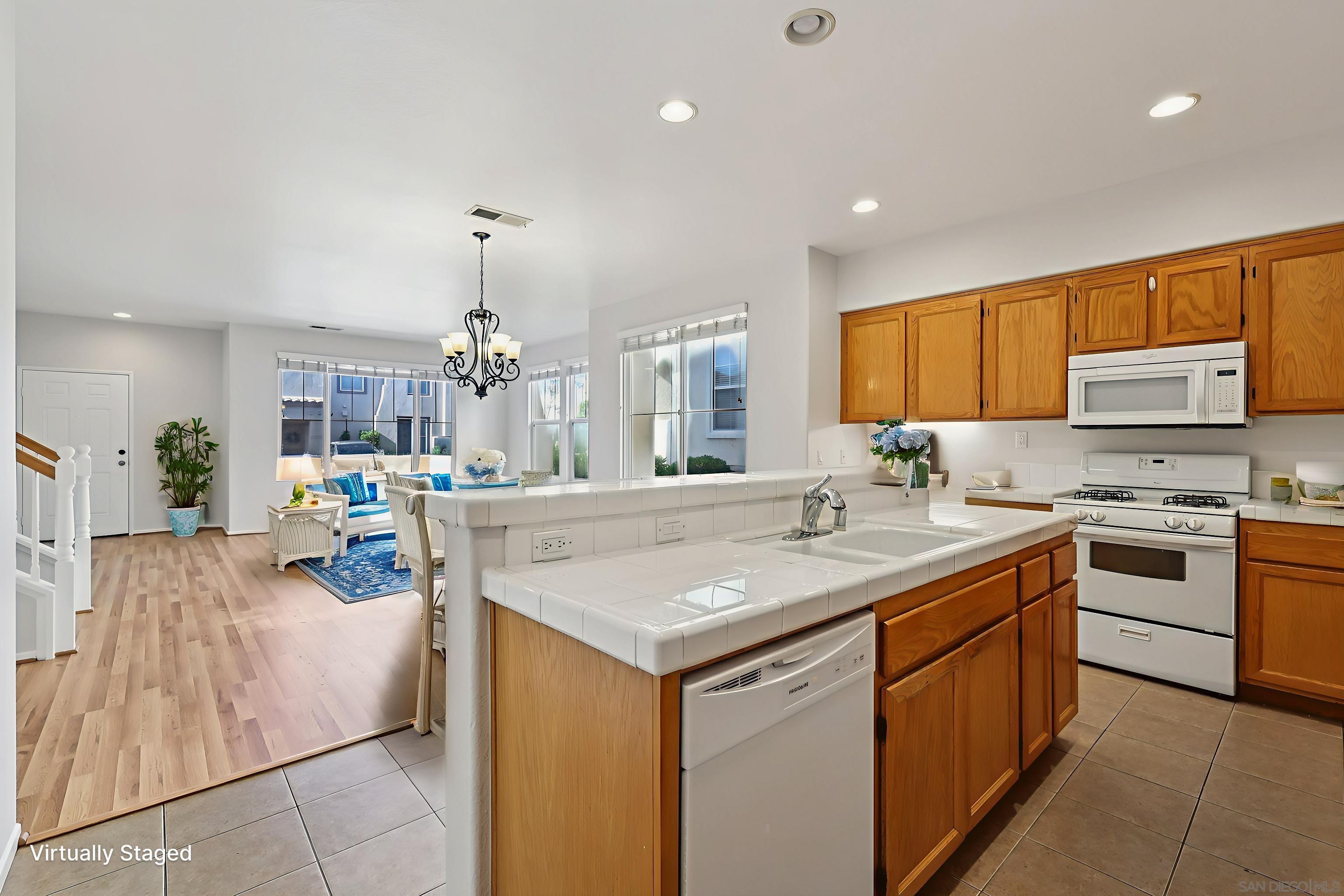 Detail Gallery Image 21 of 45 For 1279  Gorge Run Way  #3,  Chula Vista,  CA 91913 - 3 Beds | 2/1 Baths