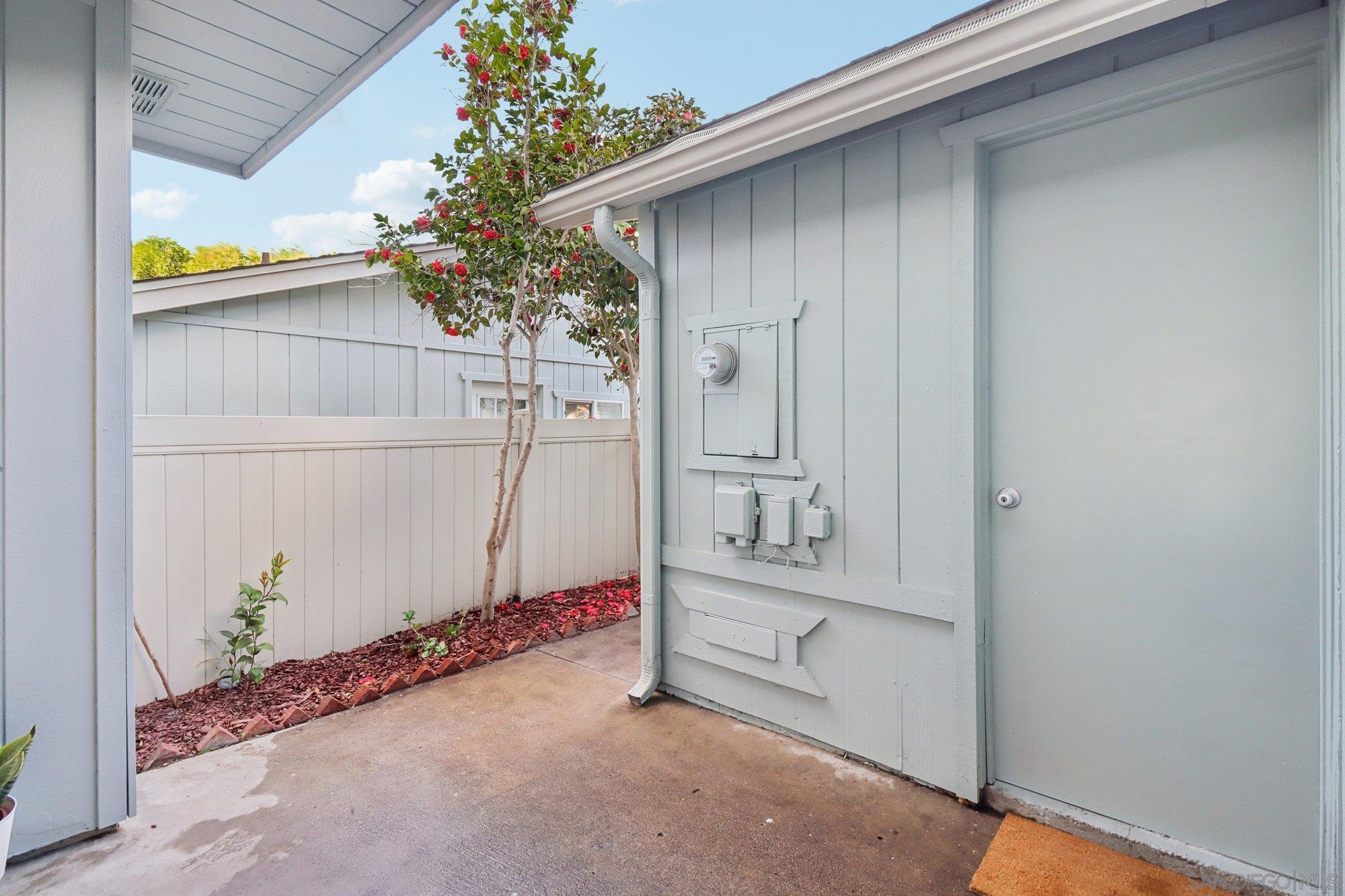 Detail Gallery Image 2 of 42 For 324  Countrywood Ln, Encinitas,  CA 92024 - 2 Beds | 1/1 Baths