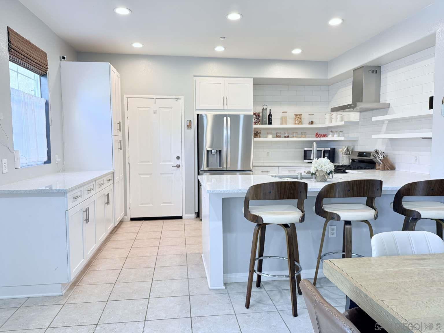 Detail Gallery Image 2 of 34 For 3014 N Oxnard Blvd, Oxnard,  CA 93036 - 4 Beds | 3 Baths