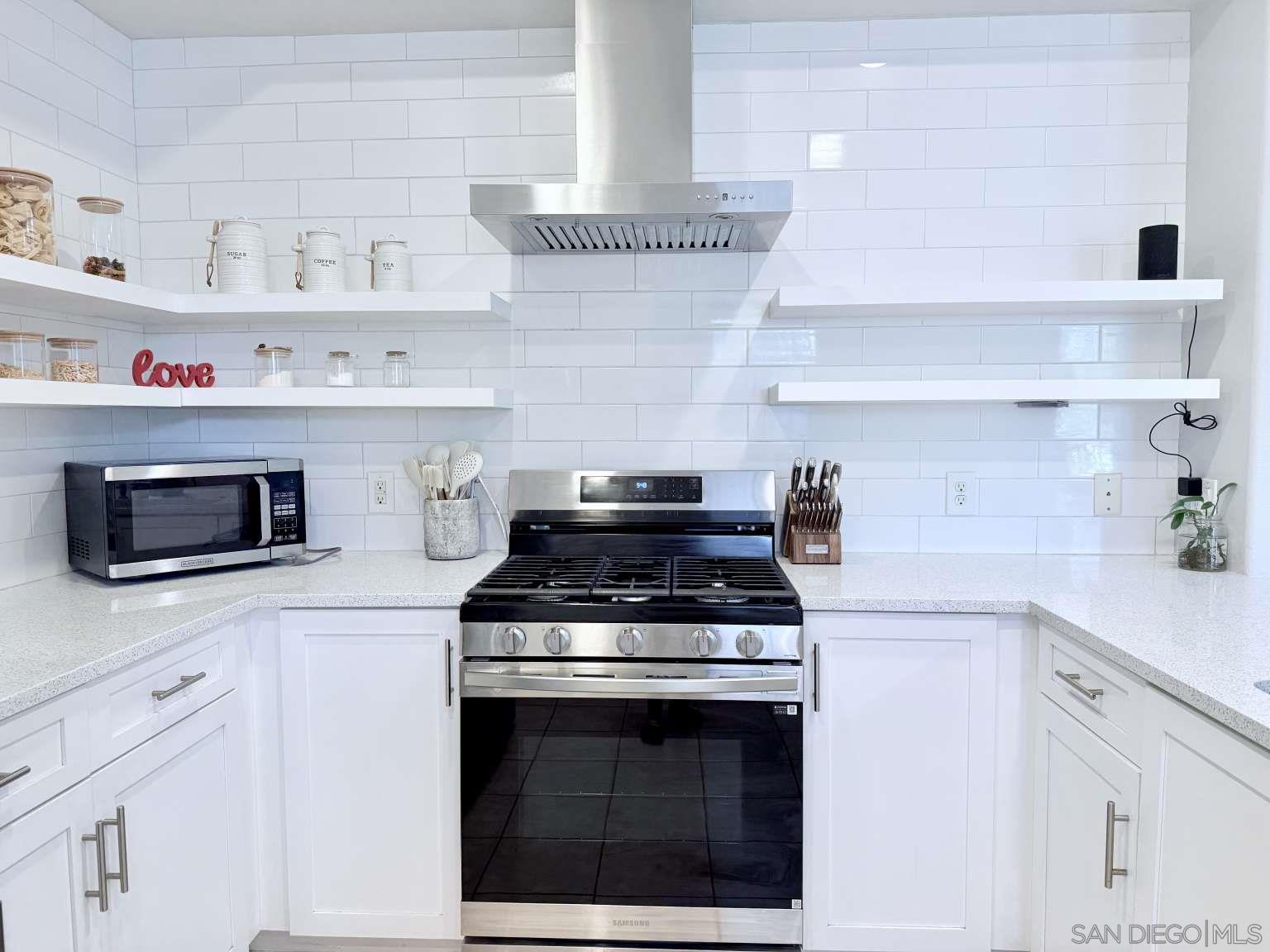 Detail Gallery Image 4 of 34 For 3014 N Oxnard Blvd, Oxnard,  CA 93036 - 4 Beds | 3 Baths