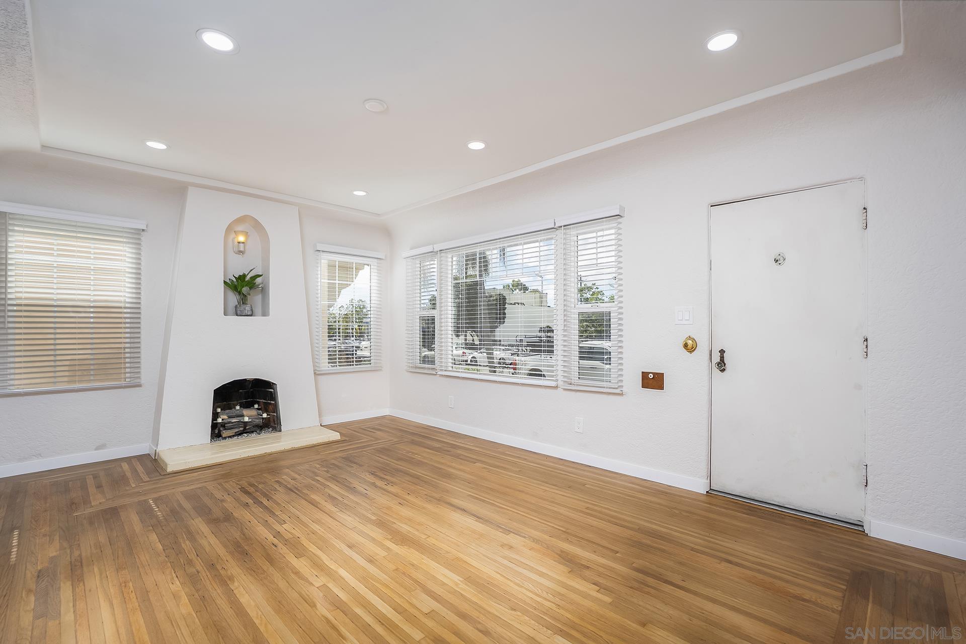 Detail Gallery Image 3 of 35 For 4337  Felton St, San Diego,  CA 92104 - 2 Beds | 2 Baths