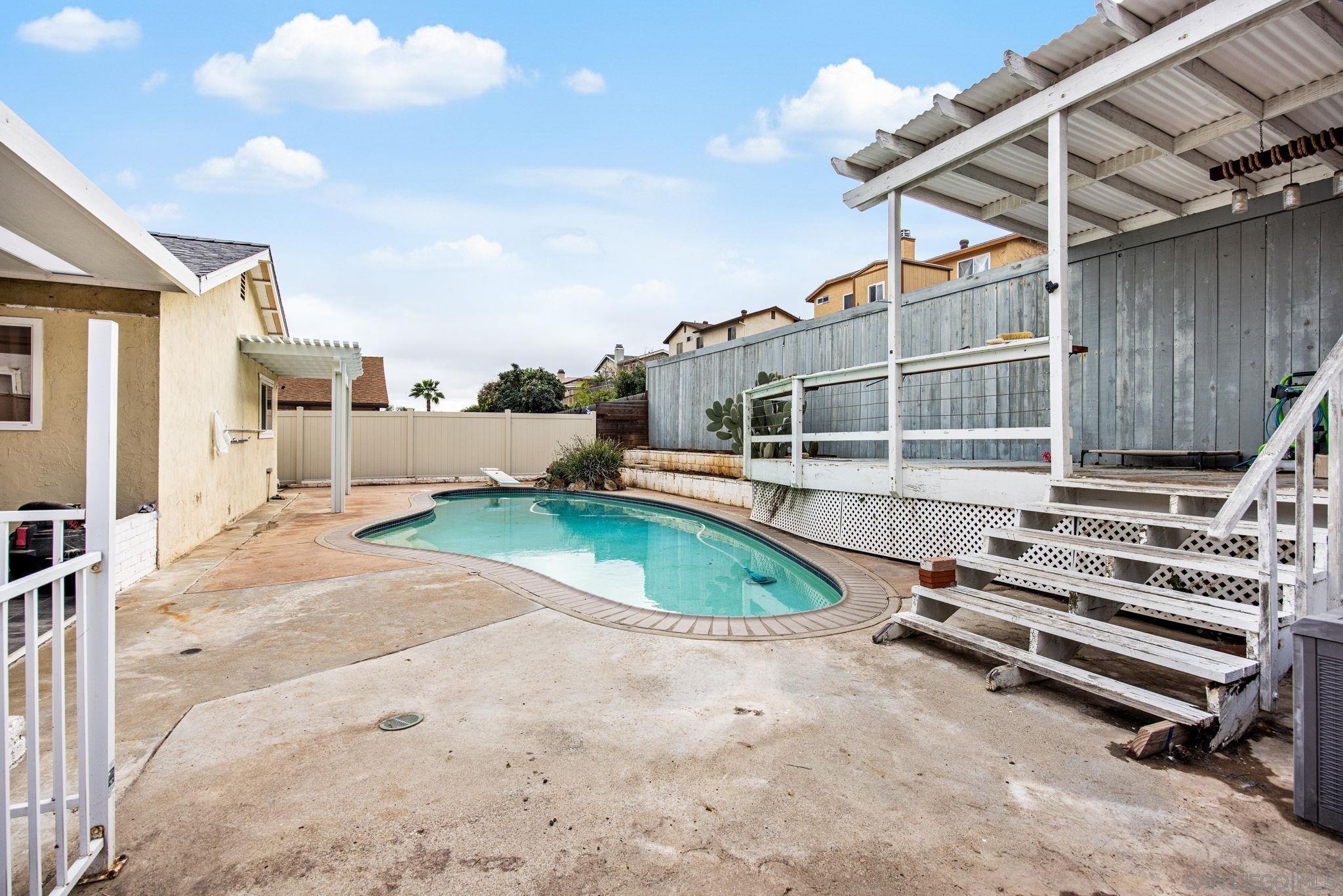 Detail Gallery Image 11 of 14 For 10726  Ironwood Ave, Santee,  CA 92071 - 4 Beds | 2 Baths