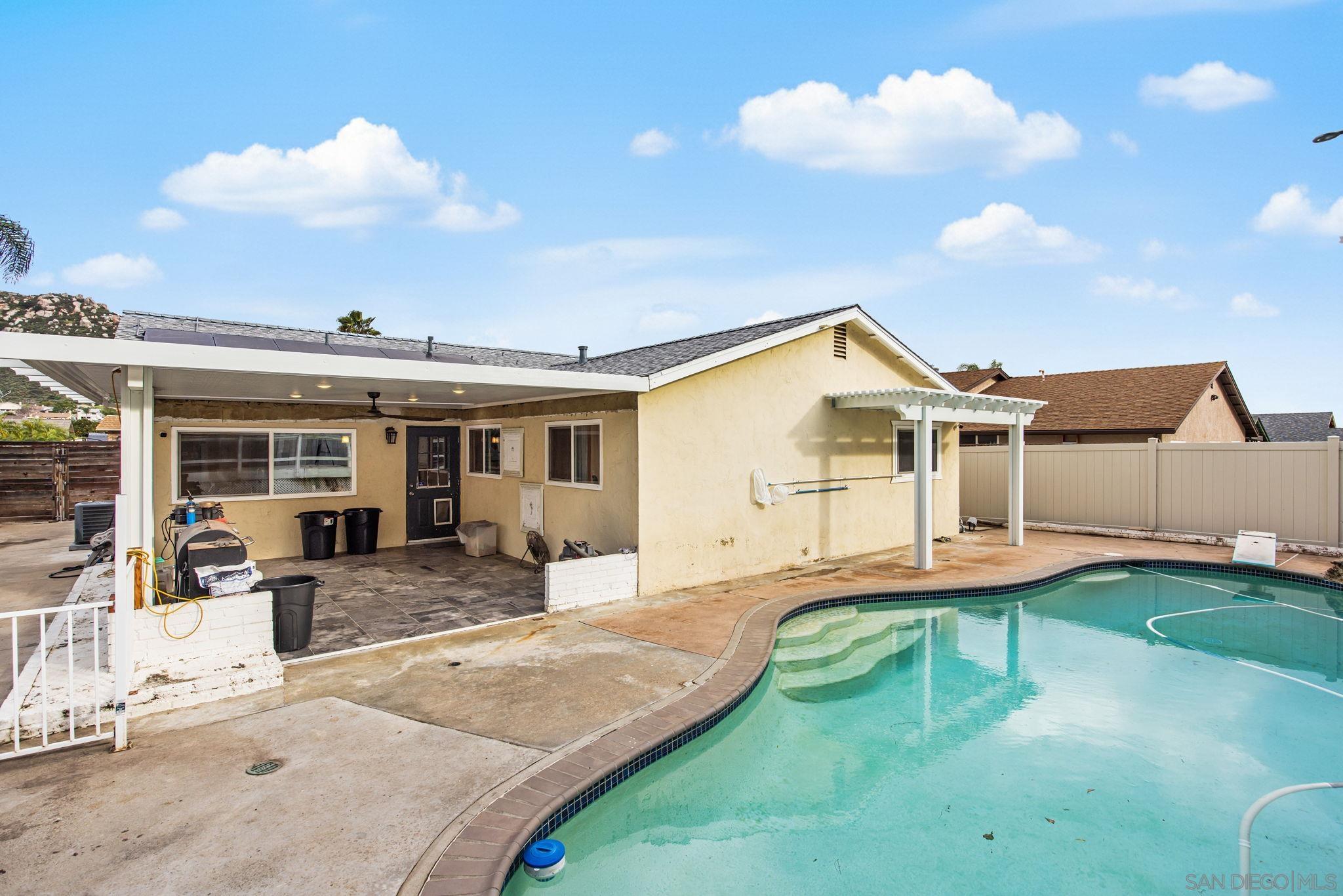 Detail Gallery Image 12 of 14 For 10726  Ironwood Ave, Santee,  CA 92071 - 4 Beds | 2 Baths