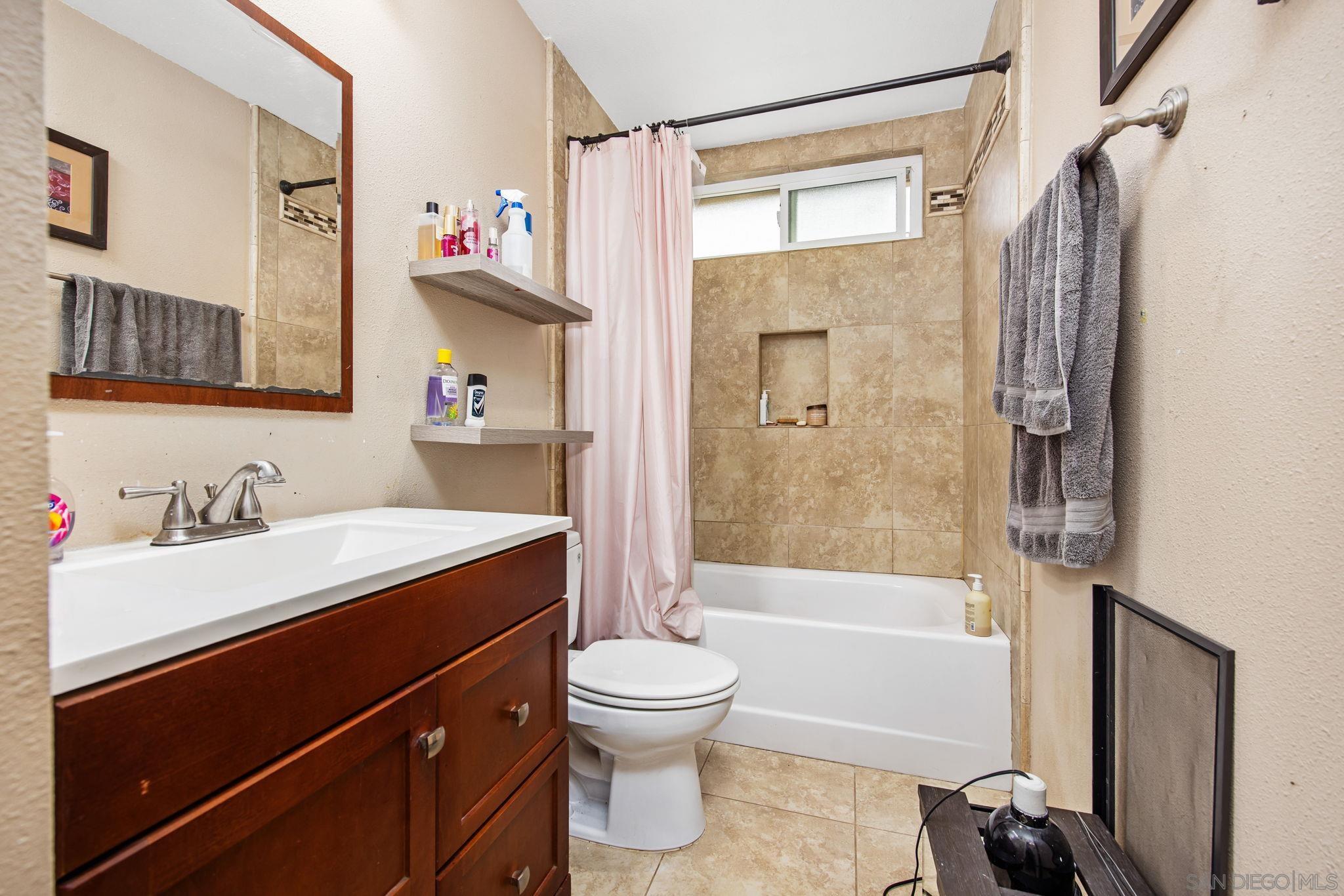 Detail Gallery Image 8 of 14 For 10726  Ironwood Ave, Santee,  CA 92071 - 4 Beds | 2 Baths