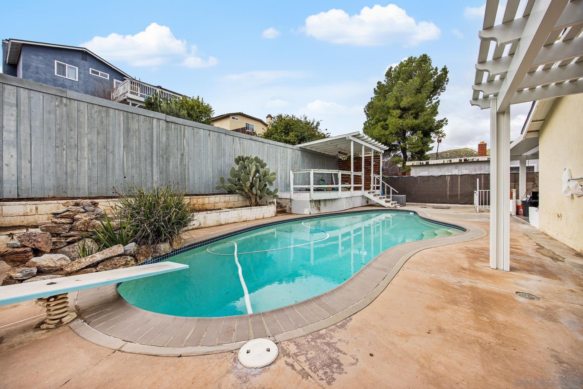 Detail Gallery Image 10 of 14 For 10726  Ironwood Ave, Santee,  CA 92071 - 4 Beds | 2 Baths