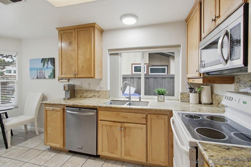 Detail Gallery Image 13 of 44 For 9525  High Park Ln, San Diego,  CA 92129 - 3 Beds | 2/1 Baths