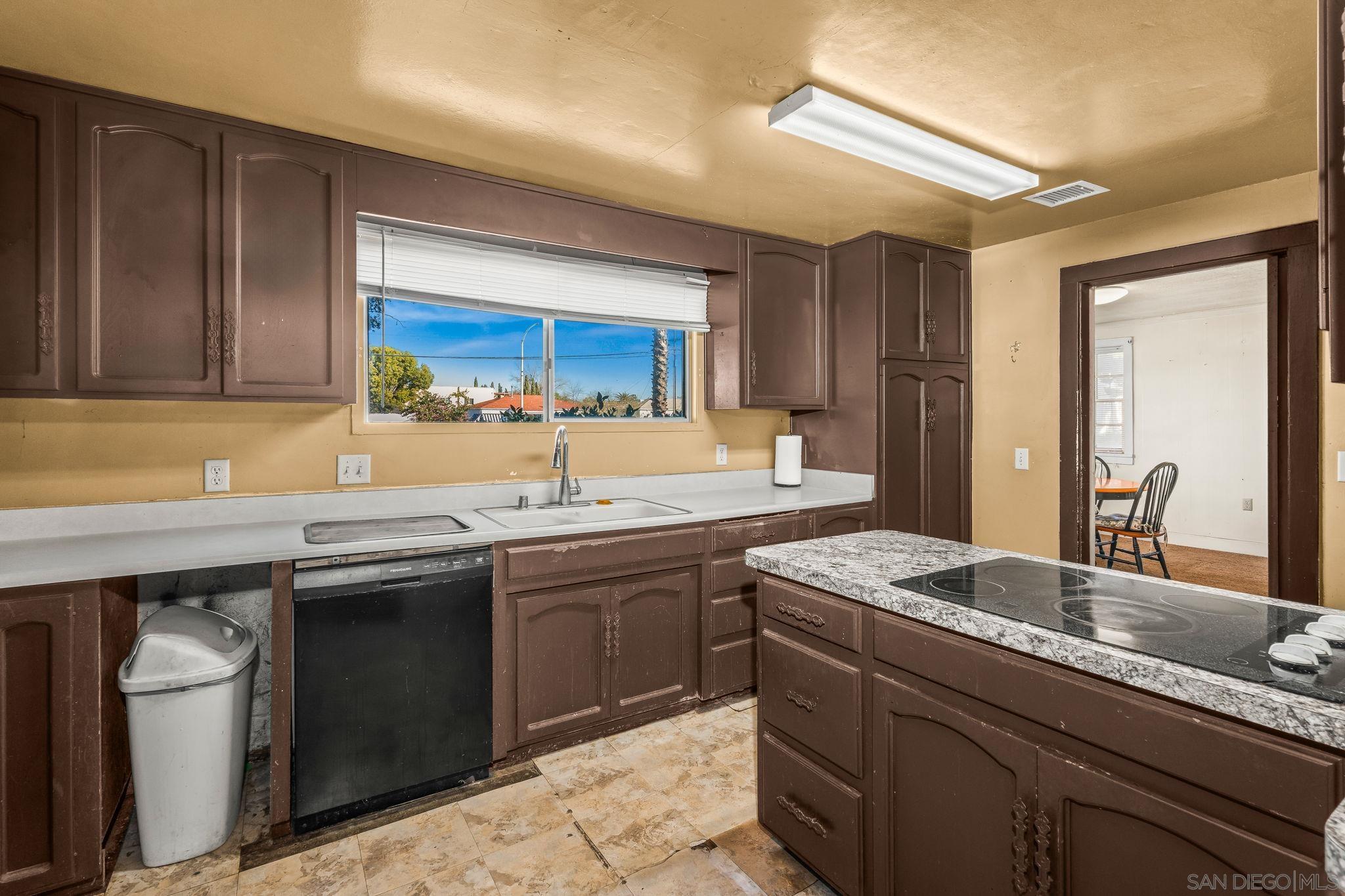 Detail Gallery Image 34 of 42 For 307 E Washington Ave, El Cajon,  CA 92020 - 4 Beds | 3 Baths