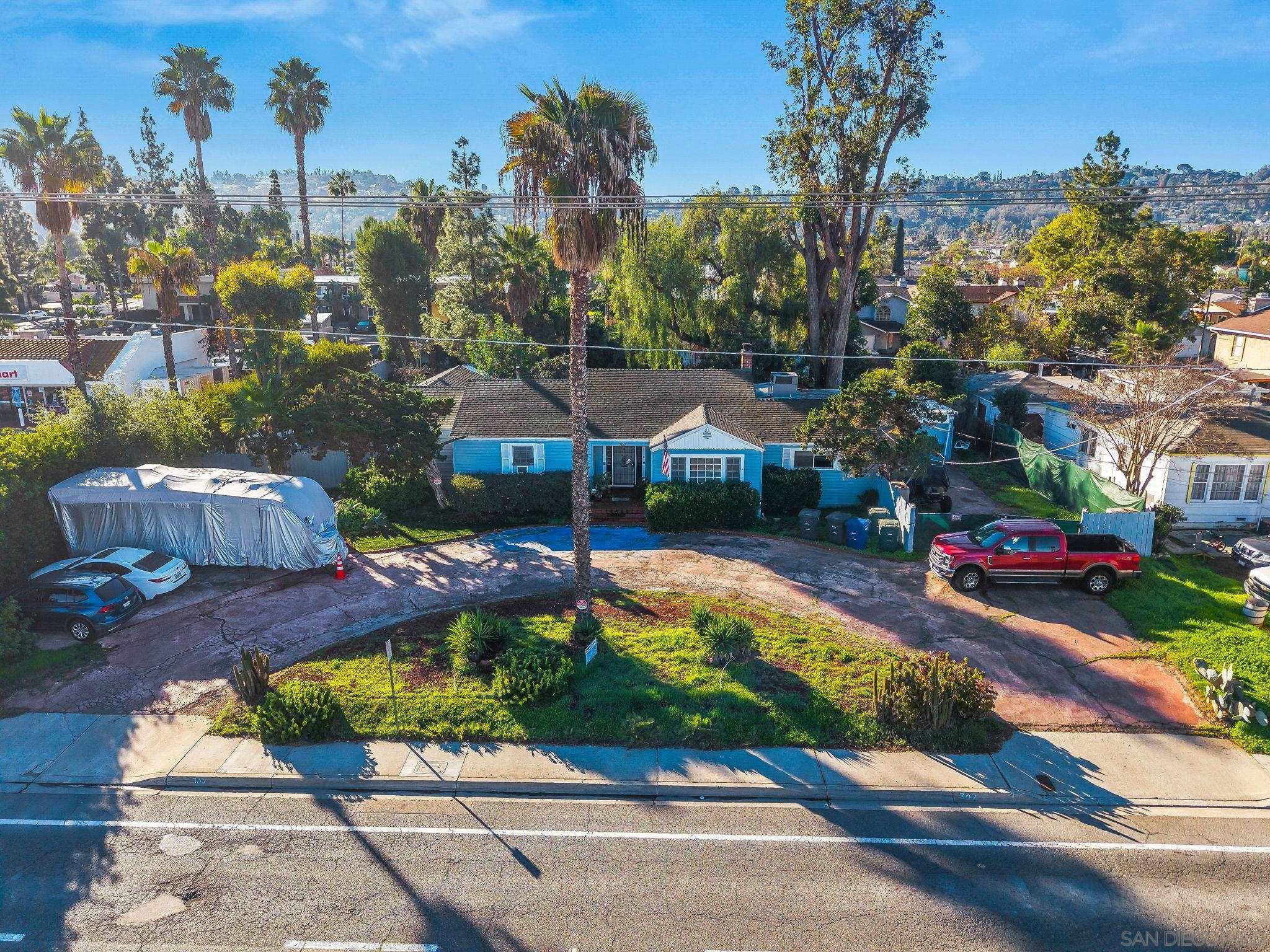 Detail Gallery Image 6 of 42 For 307 E Washington Ave, El Cajon,  CA 92020 - 4 Beds | 3 Baths