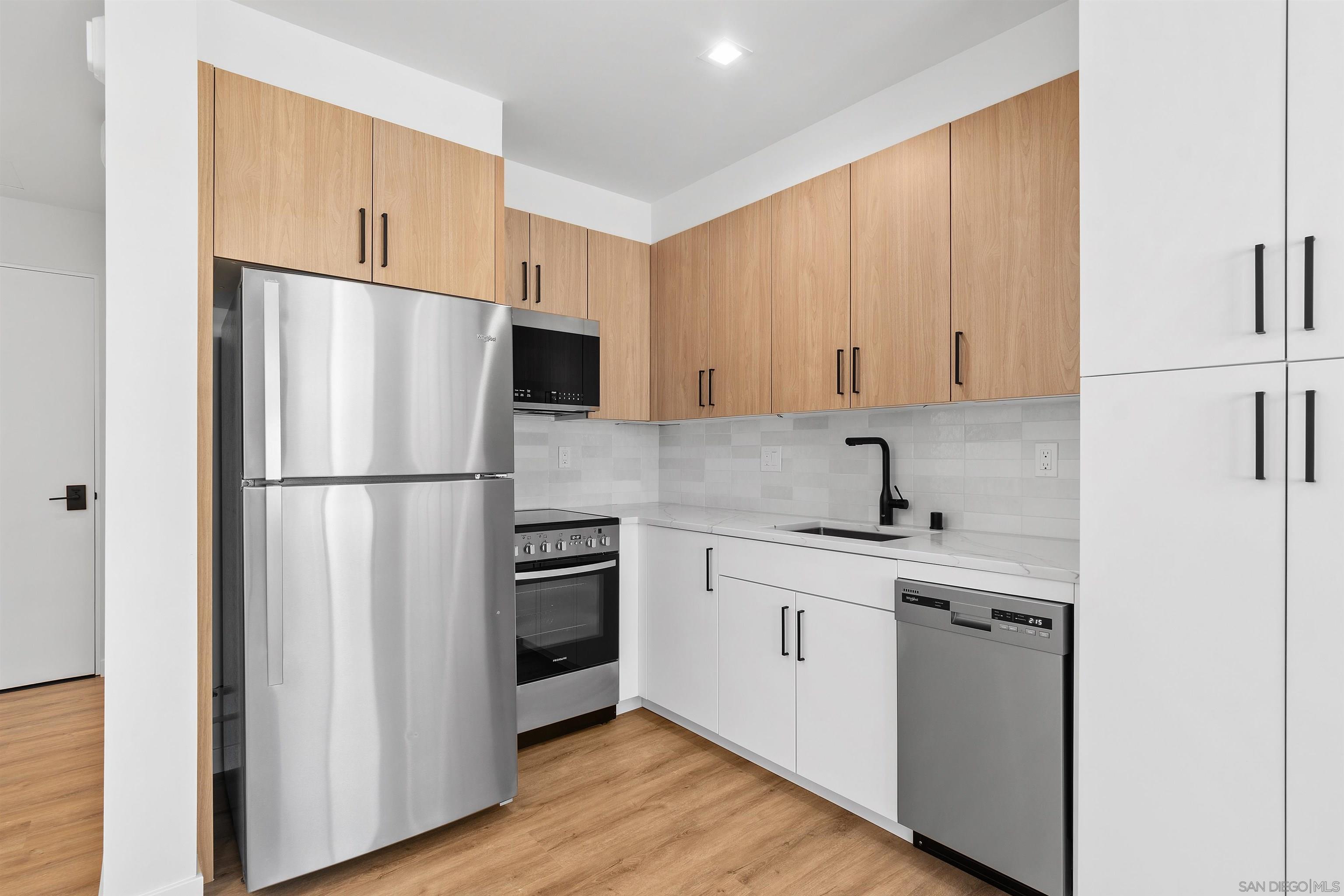 Detail Gallery Image 7 of 10 For 1111  Torrey Pines Rd.  203, La Jolla,  CA 92037 - 0 Beds | 1 Baths