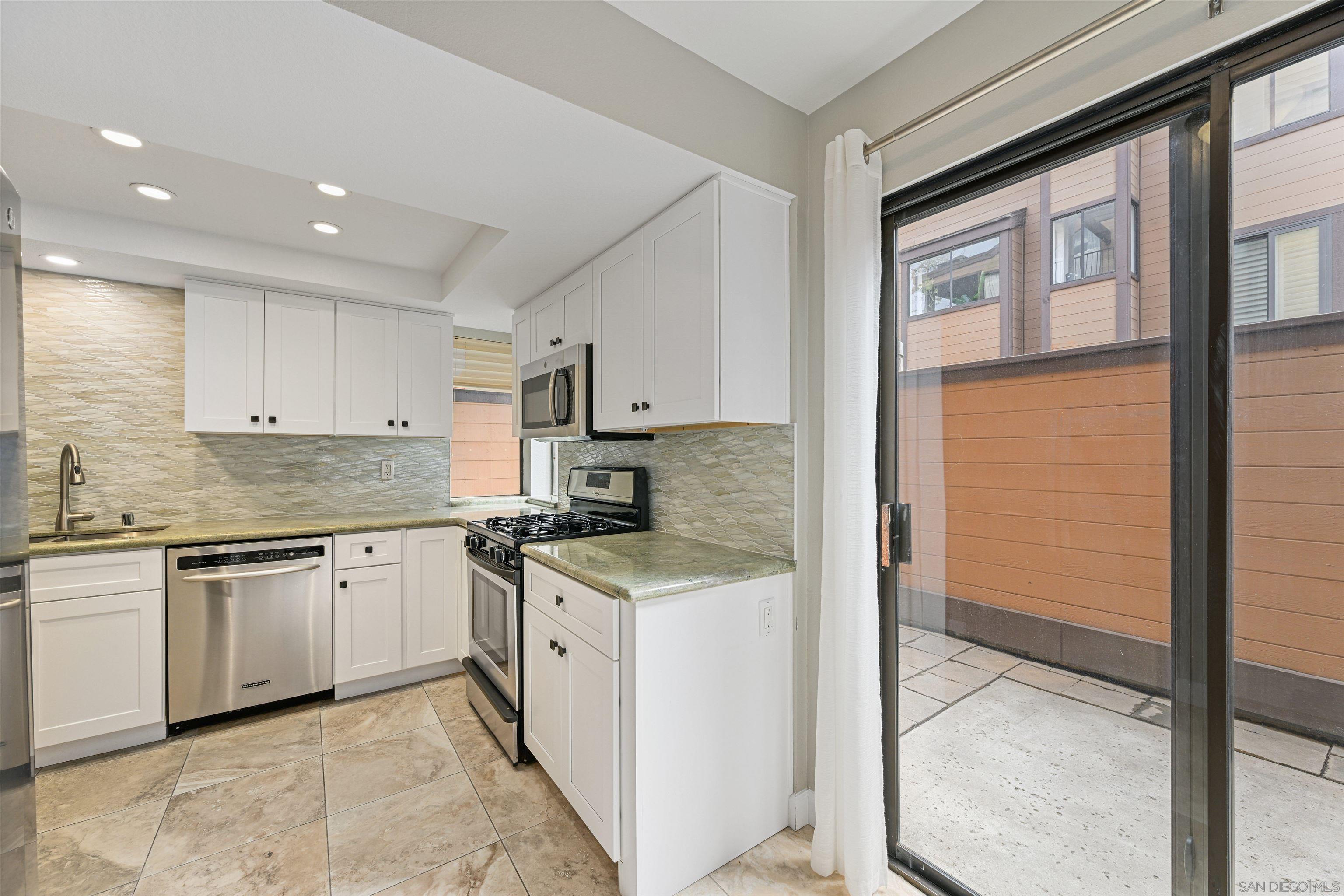 Detail Gallery Image 13 of 58 For 4008  Aguila St  #I,  Carlsbad,  CA 92008 - 2 Beds | 2/1 Baths