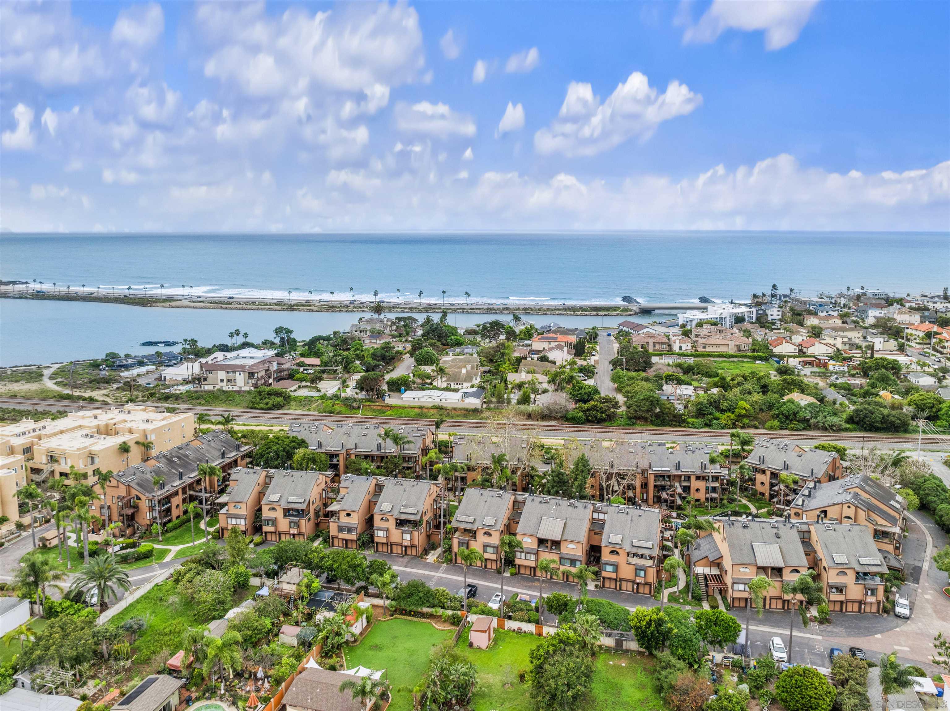 Detail Gallery Image 38 of 58 For 4008  Aguila St  #I,  Carlsbad,  CA 92008 - 2 Beds | 2/1 Baths