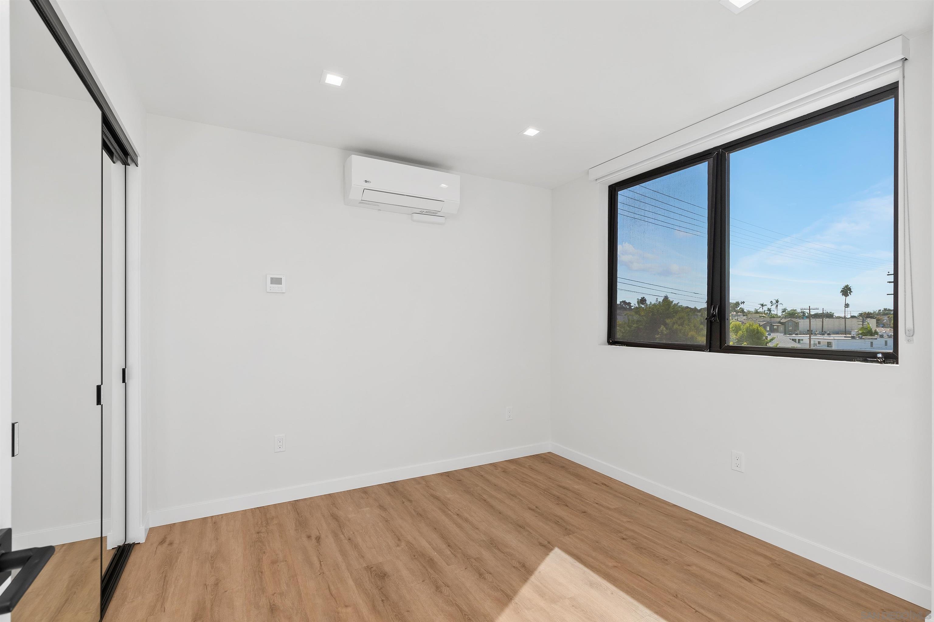 Detail Gallery Image 5 of 11 For 1111  Torrey Pines Rd.  306, La Jolla,  CA 92037 - 1 Beds | 1 Baths